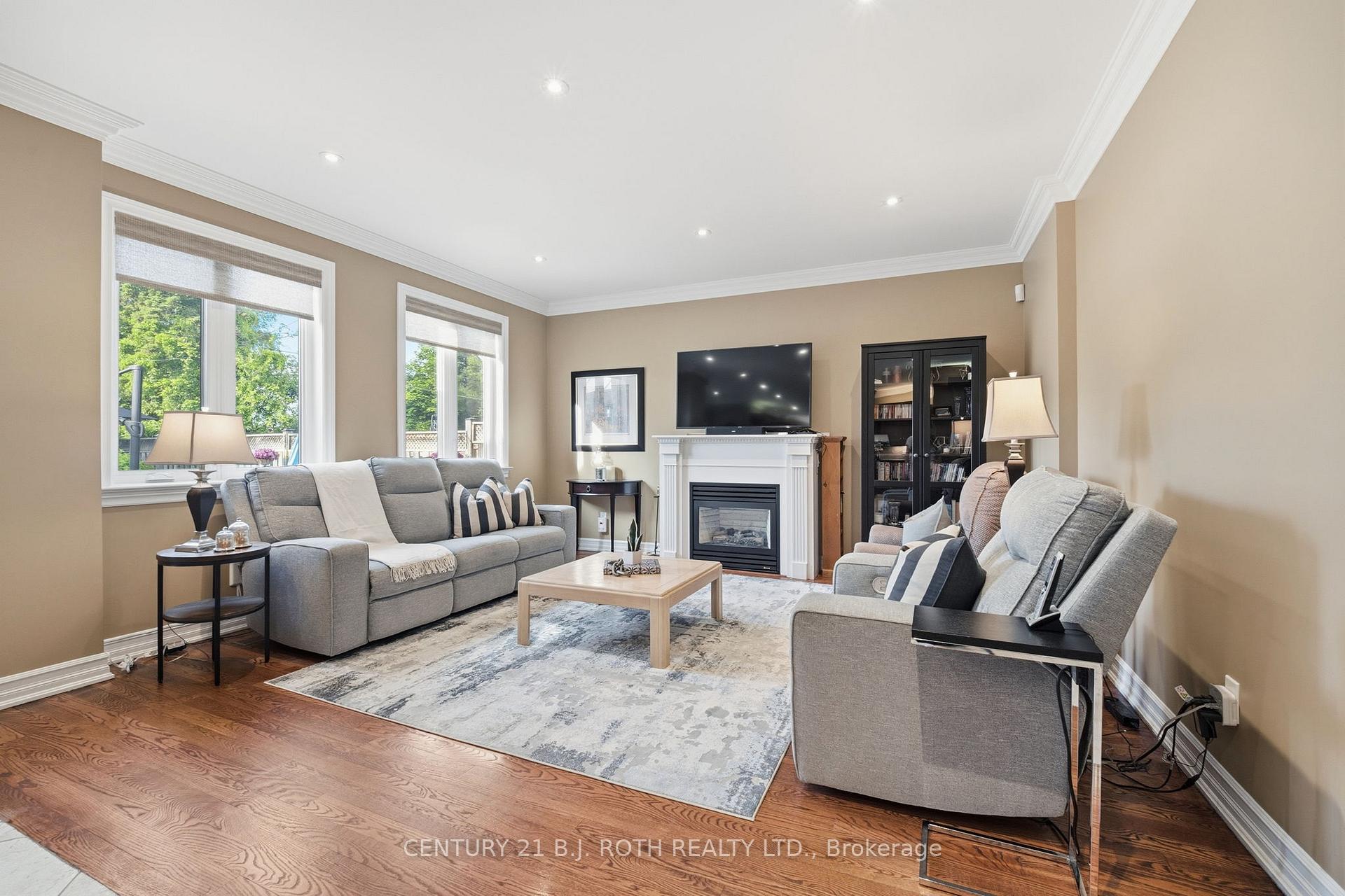 Photo 17 of 20 Creston Road, North York, Yorkdale-Glen Park — HOMEH