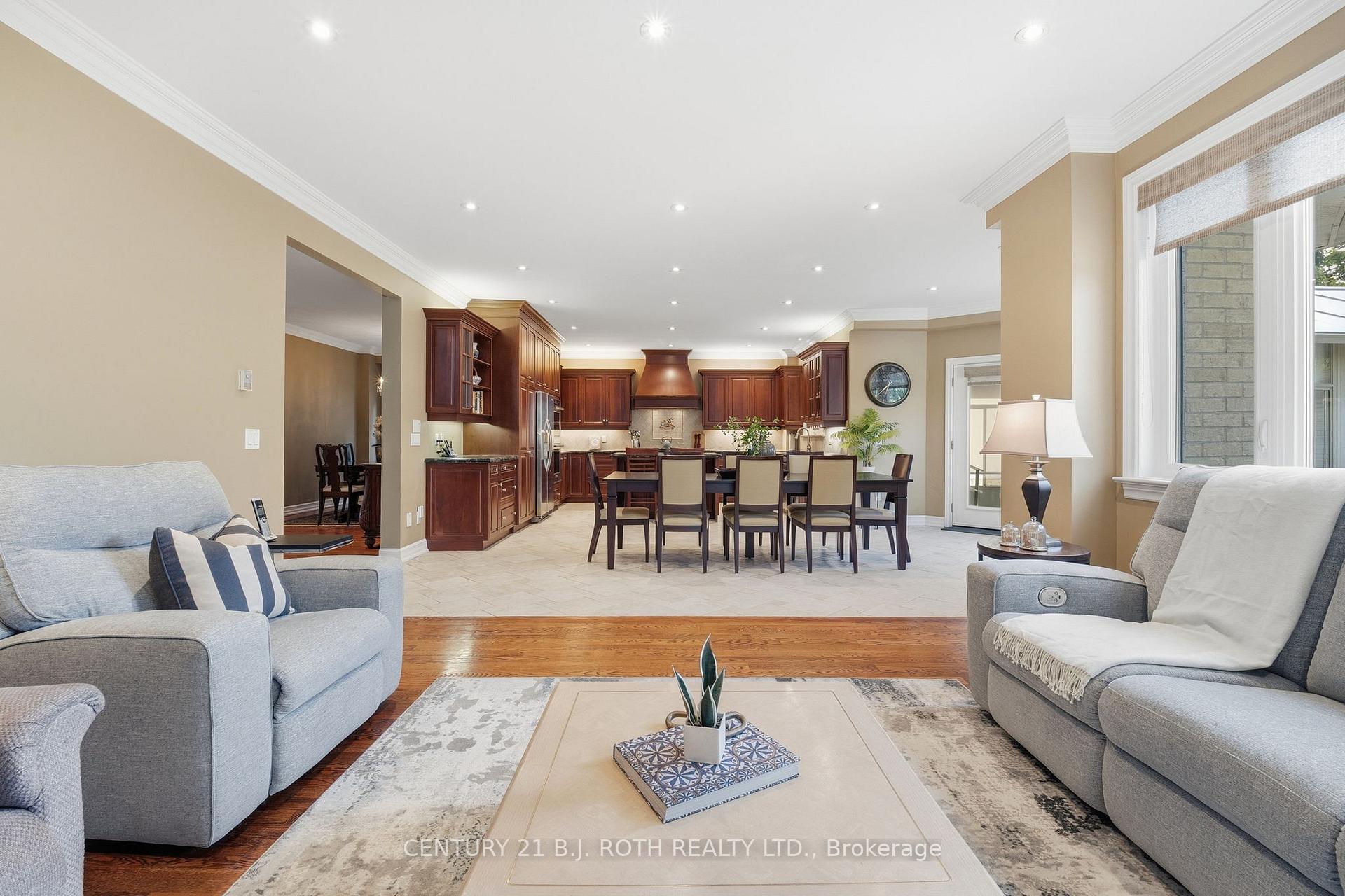 Photo 19 of 20 Creston Road, North York, Yorkdale-Glen Park — HOMEH