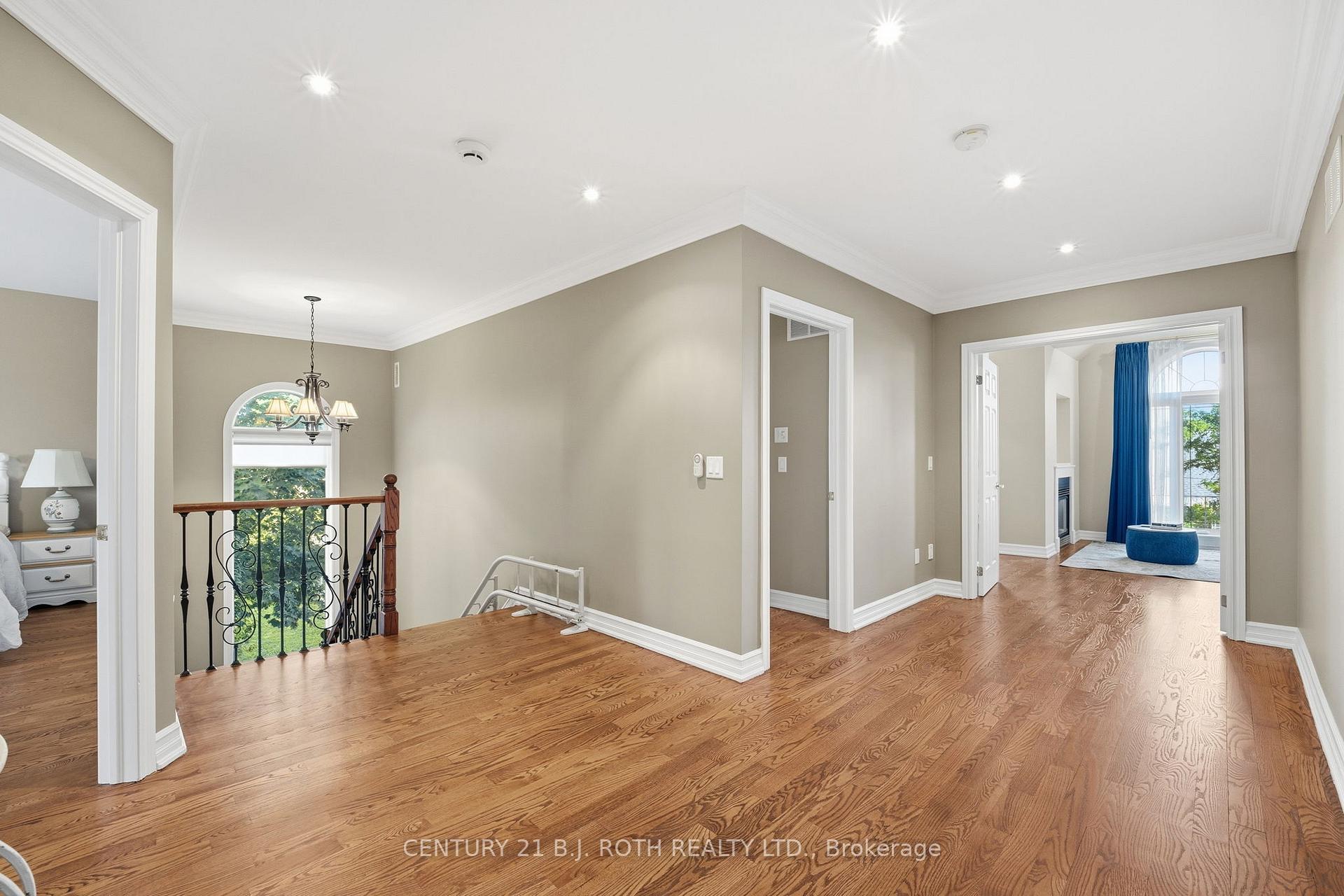 Photo 21 of 20 Creston Road, North York, Yorkdale-Glen Park — HOMEH