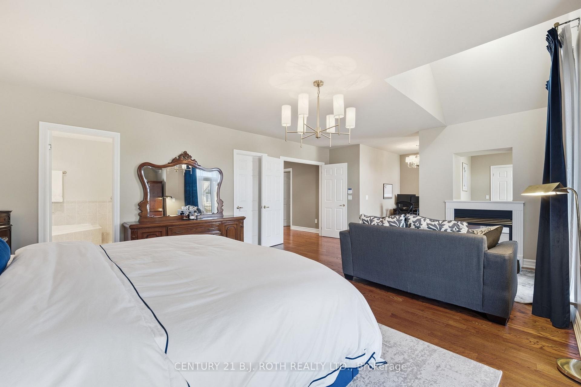 Photo 23 of 20 Creston Road, North York, Yorkdale-Glen Park — HOMEH
