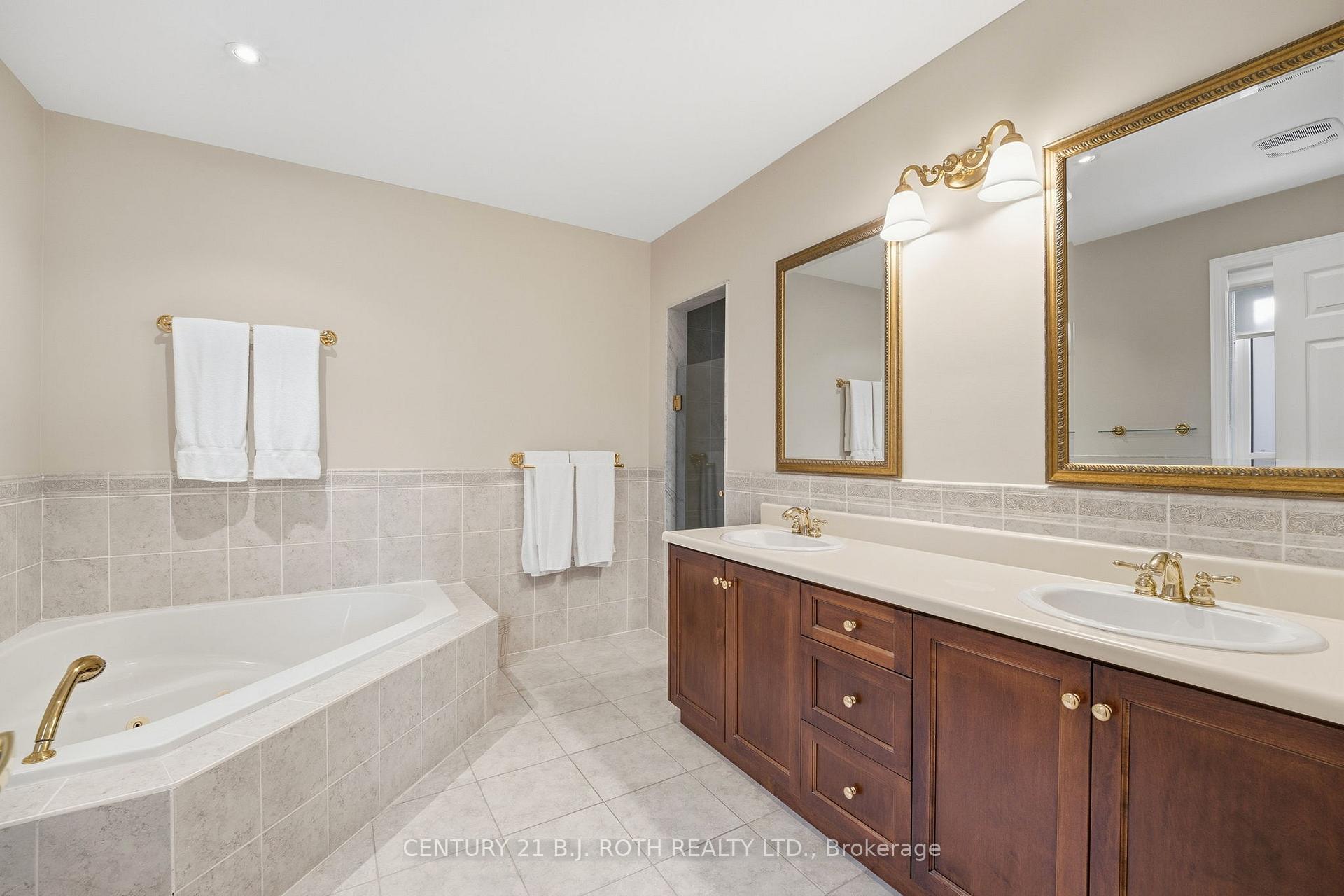 Photo 27 of 20 Creston Road, North York, Yorkdale-Glen Park — HOMEH