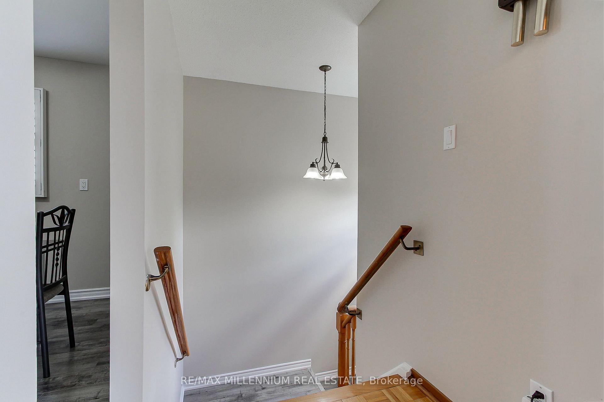 Photo 4 of 7431 Sigsbee Drive, Mississauga, Malton — HOMEH