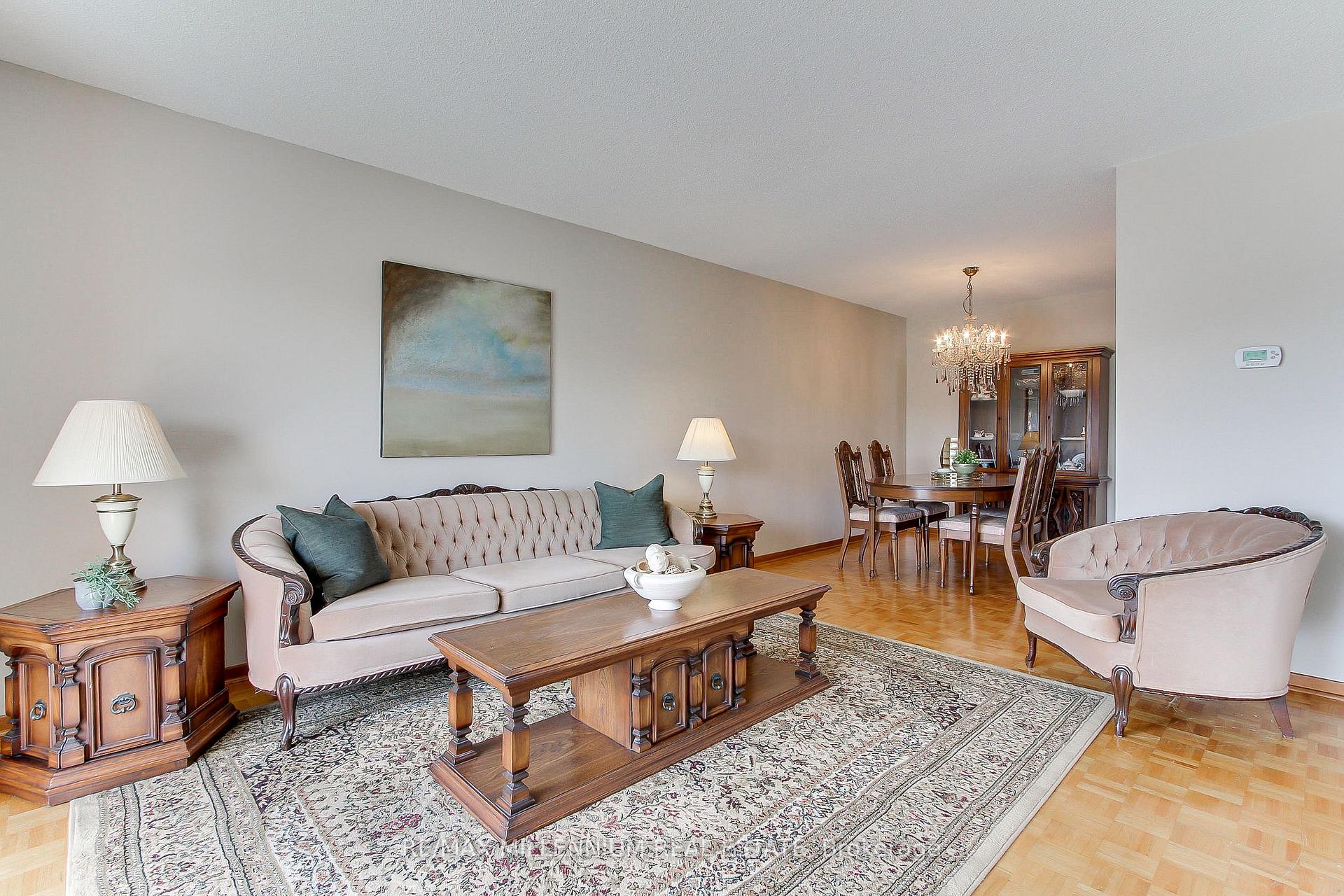 Photo 5 of 7431 Sigsbee Drive, Mississauga, Malton — HOMEH