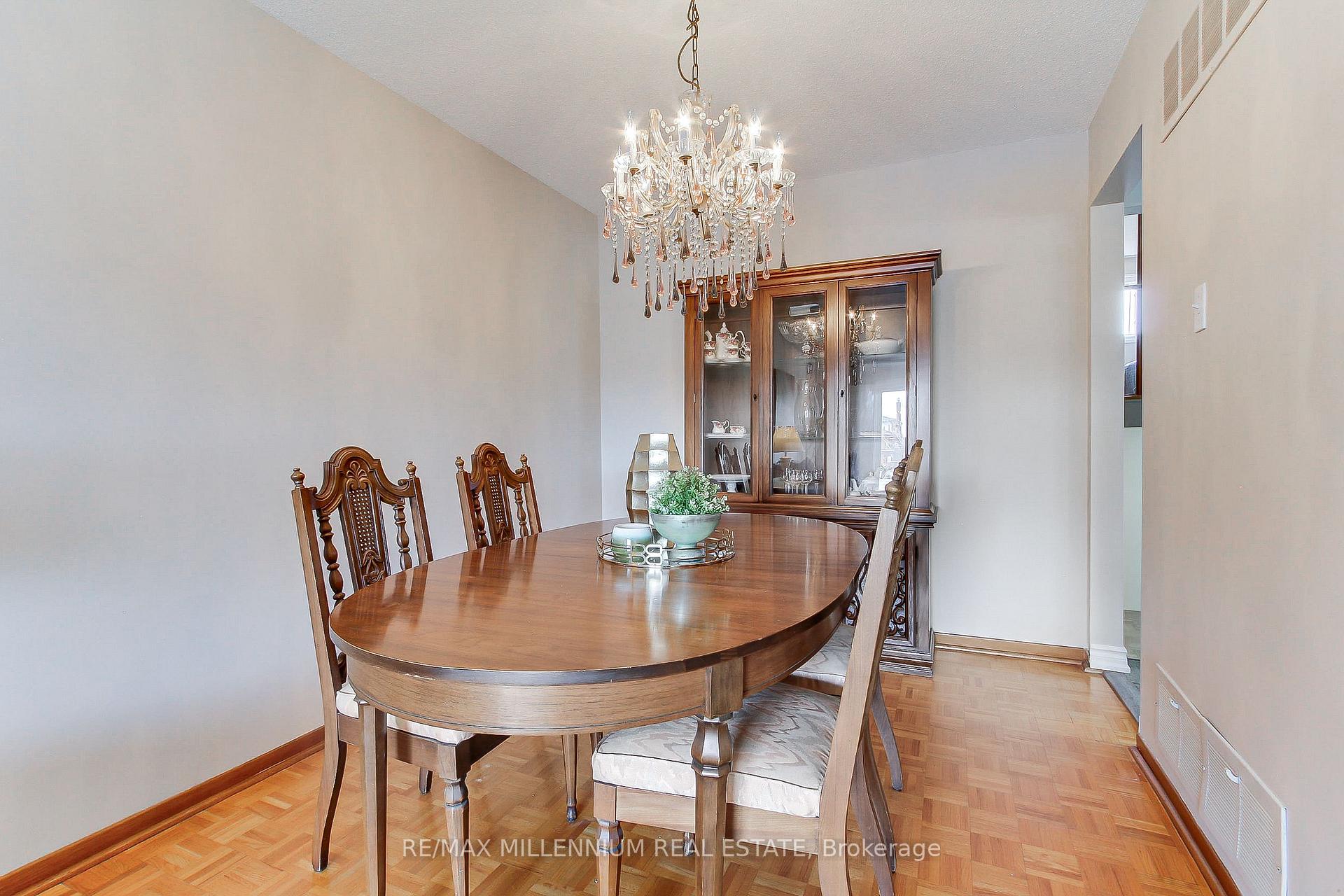 Photo 8 of 7431 Sigsbee Drive, Mississauga, Malton — HOMEH