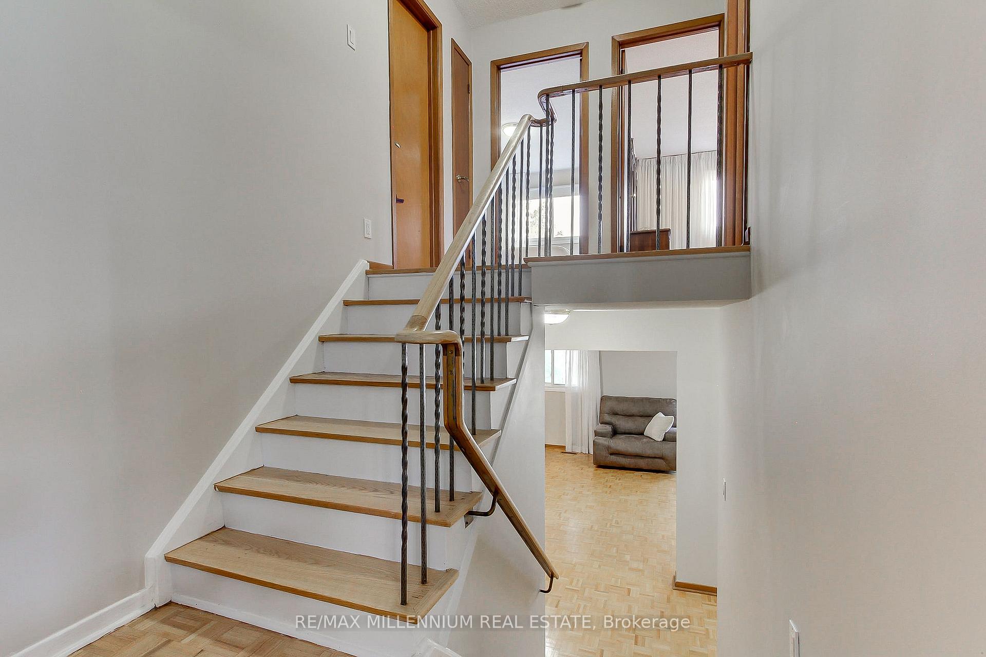 Photo 13 of 7431 Sigsbee Drive, Mississauga, Malton — HOMEH
