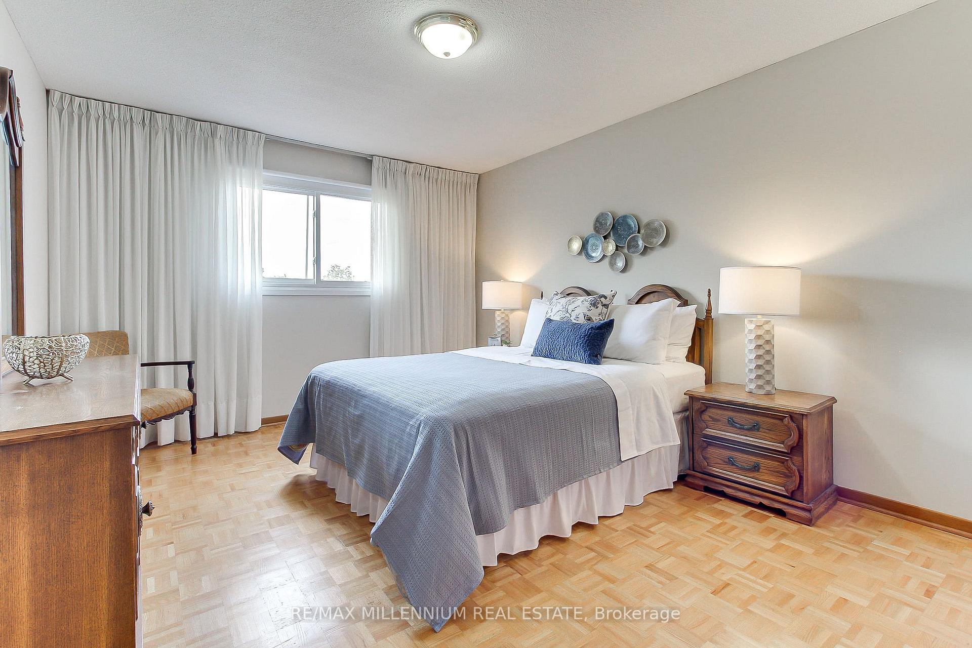 Photo 14 of 7431 Sigsbee Drive, Mississauga, Malton — HOMEH