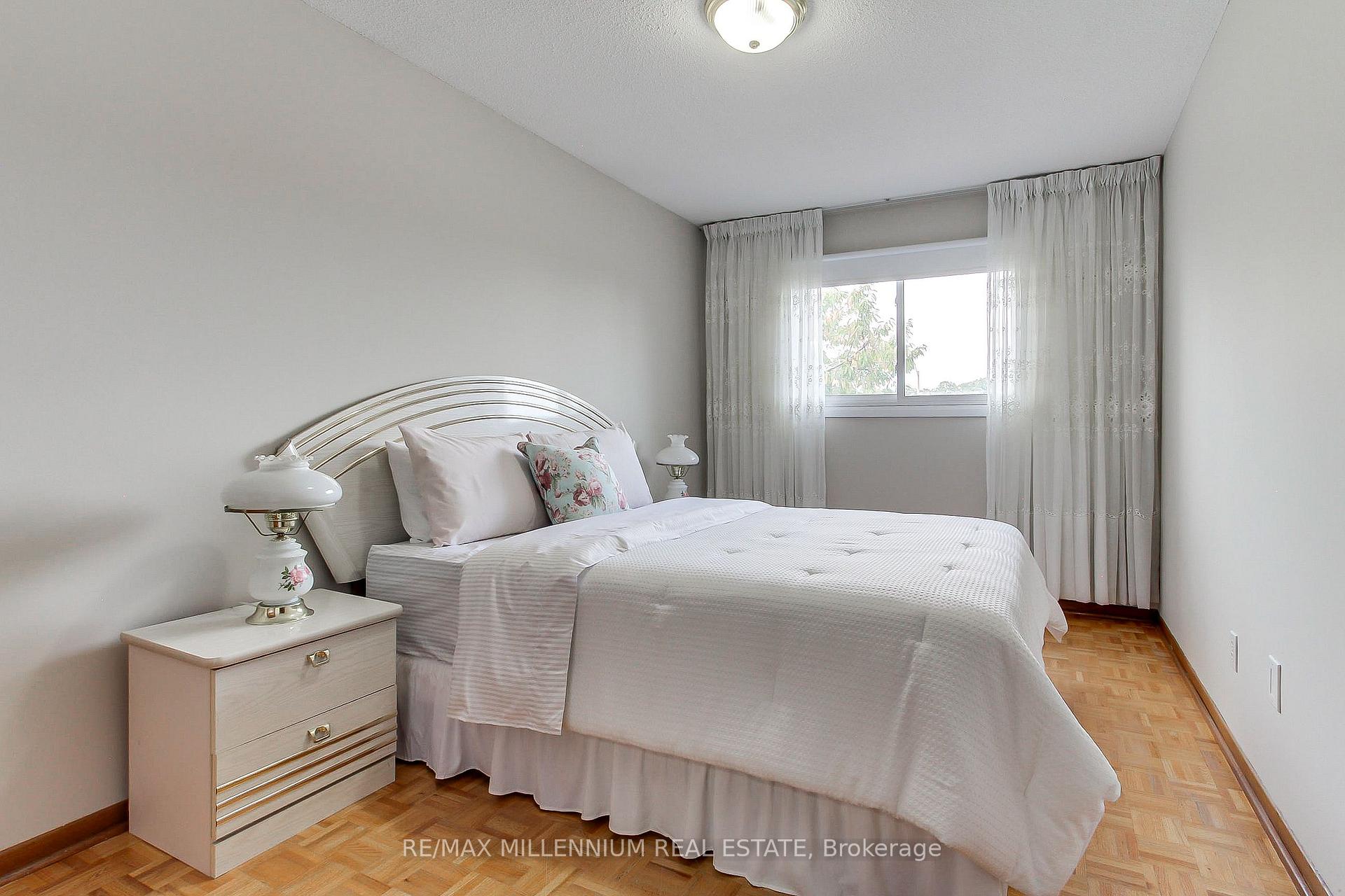 Photo 16 of 7431 Sigsbee Drive, Mississauga, Malton — HOMEH