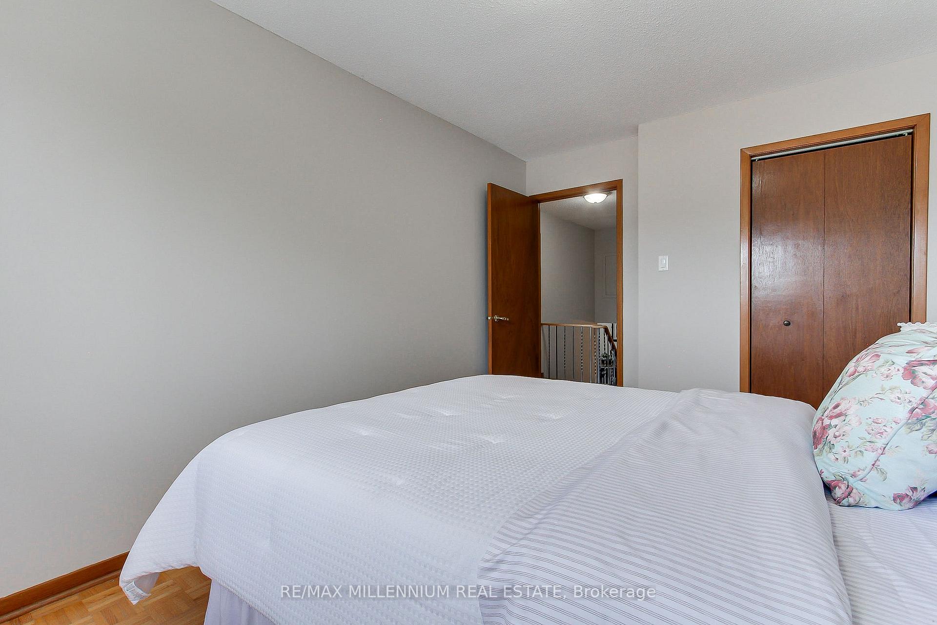 Photo 17 of 7431 Sigsbee Drive, Mississauga, Malton — HOMEH