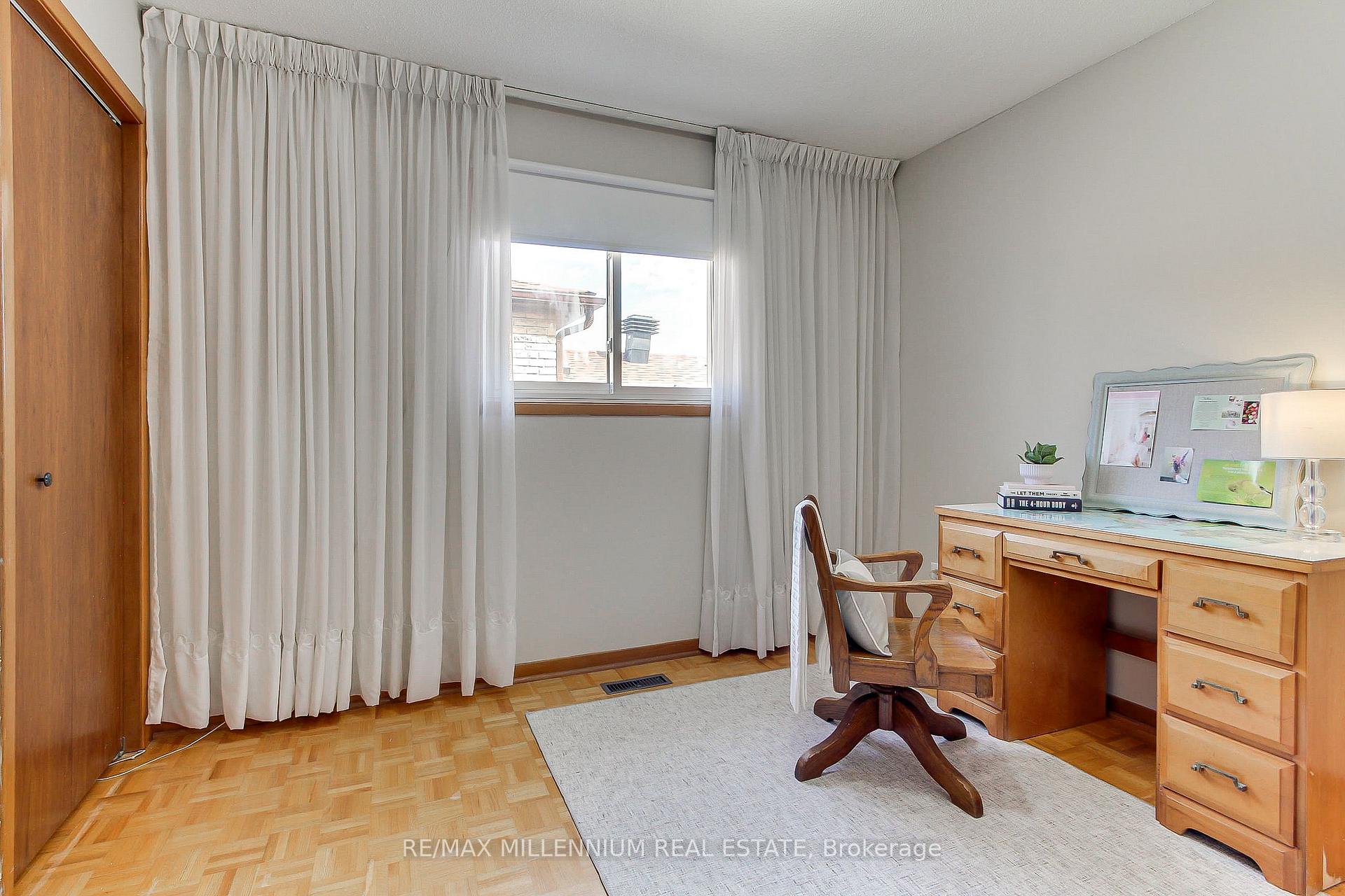 Photo 18 of 7431 Sigsbee Drive, Mississauga, Malton — HOMEH