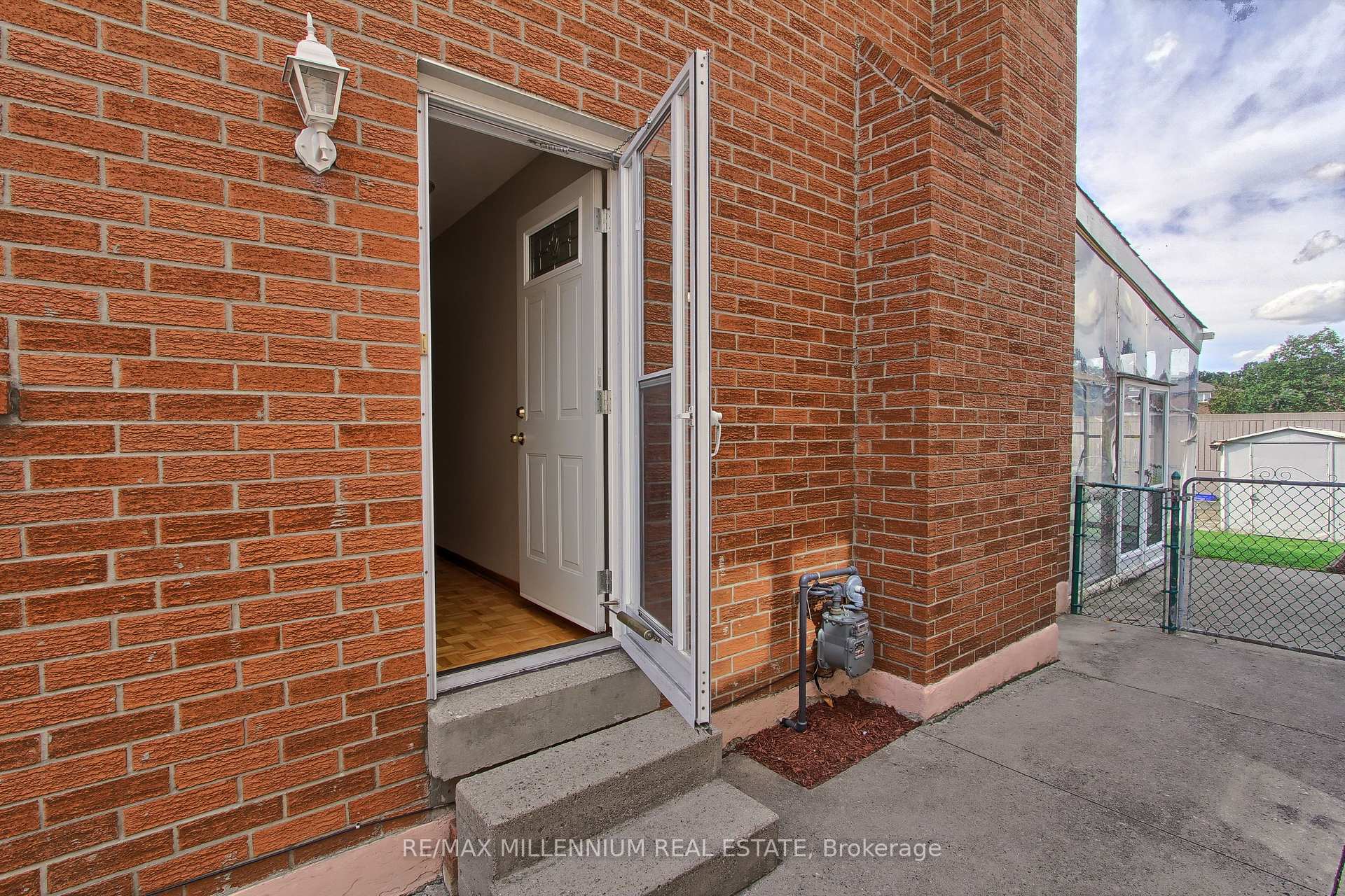Photo 22 of 7431 Sigsbee Drive, Mississauga, Malton — HOMEH