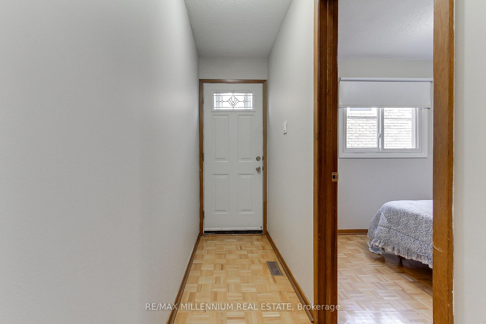 Photo 23 of 7431 Sigsbee Drive, Mississauga, Malton — HOMEH