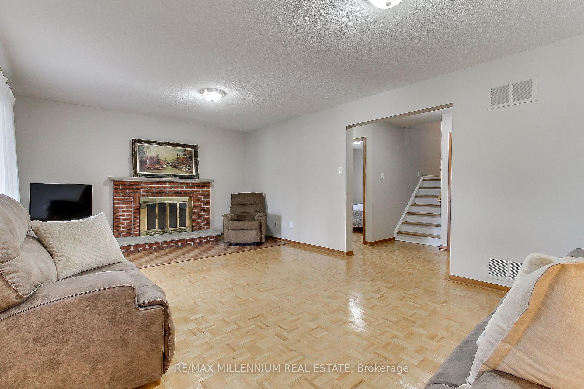 Photo 25 of 7431 Sigsbee Drive, Mississauga, Malton — HOMEH