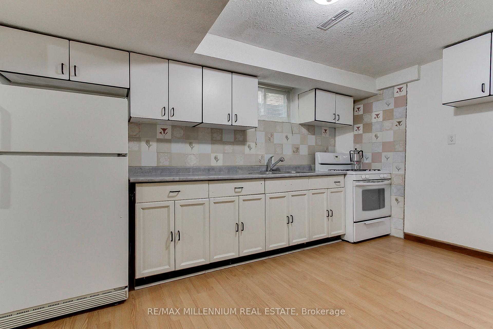 Photo 29 of 7431 Sigsbee Drive, Mississauga, Malton — HOMEH