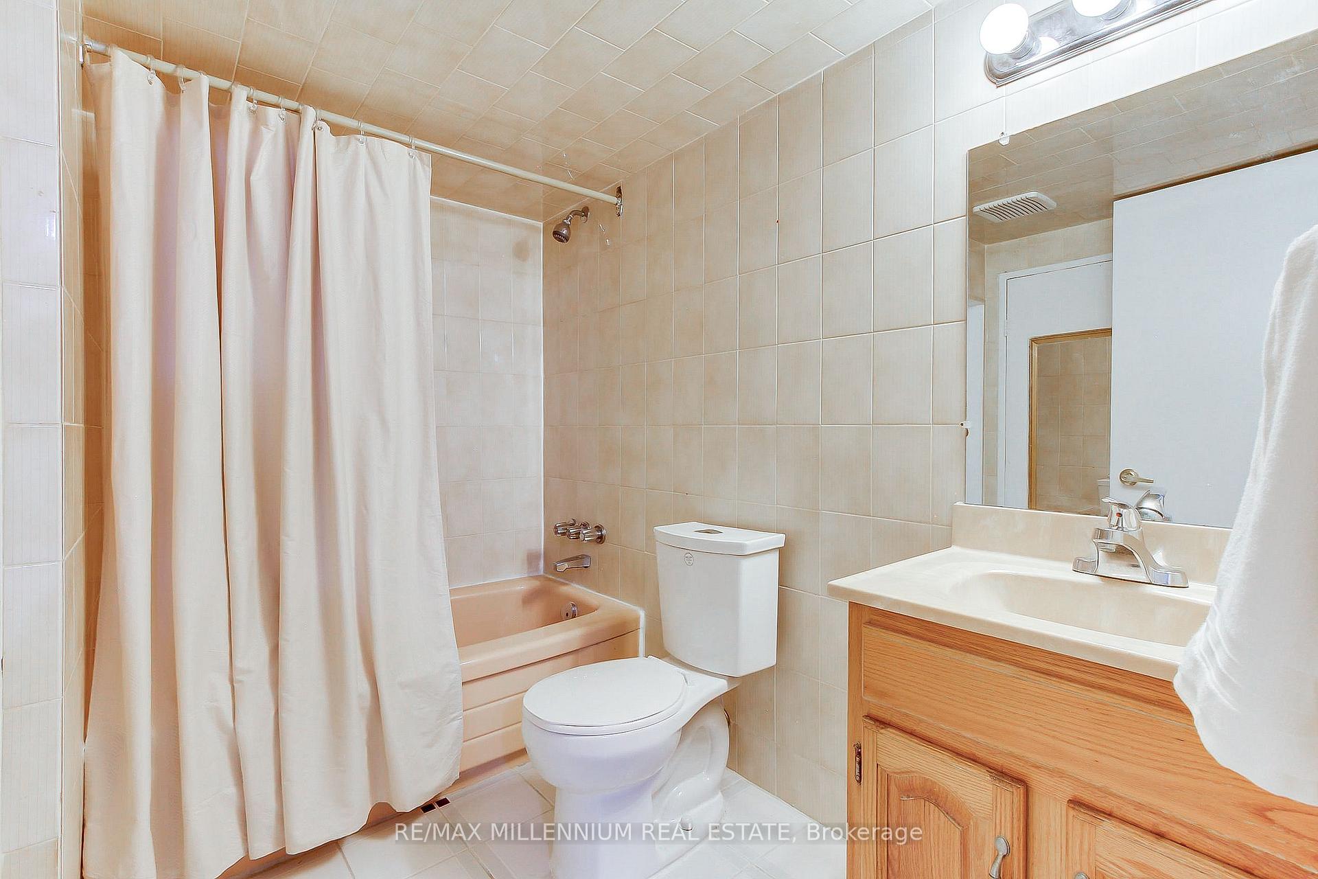 Photo 31 of 7431 Sigsbee Drive, Mississauga, Malton — HOMEH