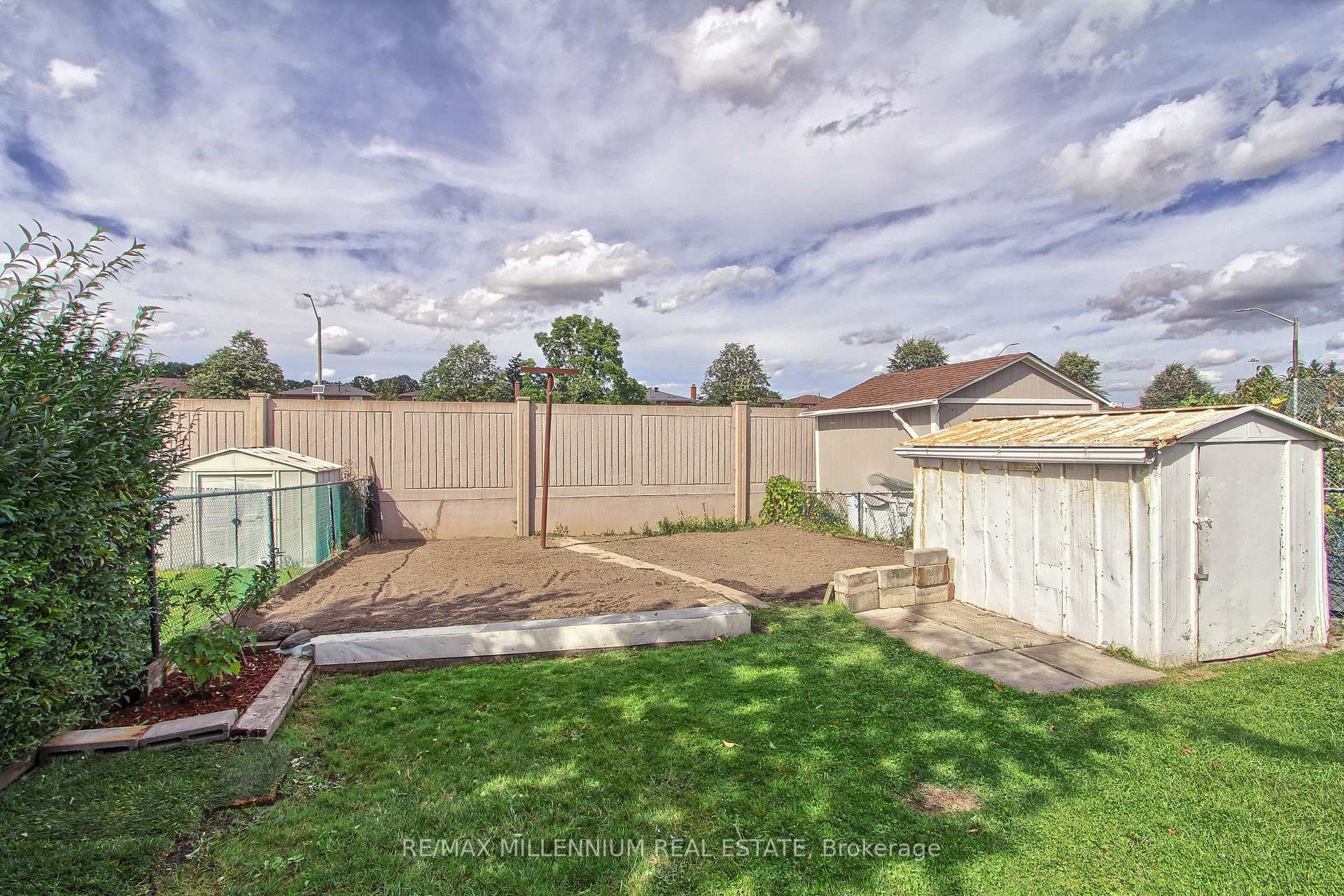 Photo 34 of 7431 Sigsbee Drive, Mississauga, Malton — HOMEH