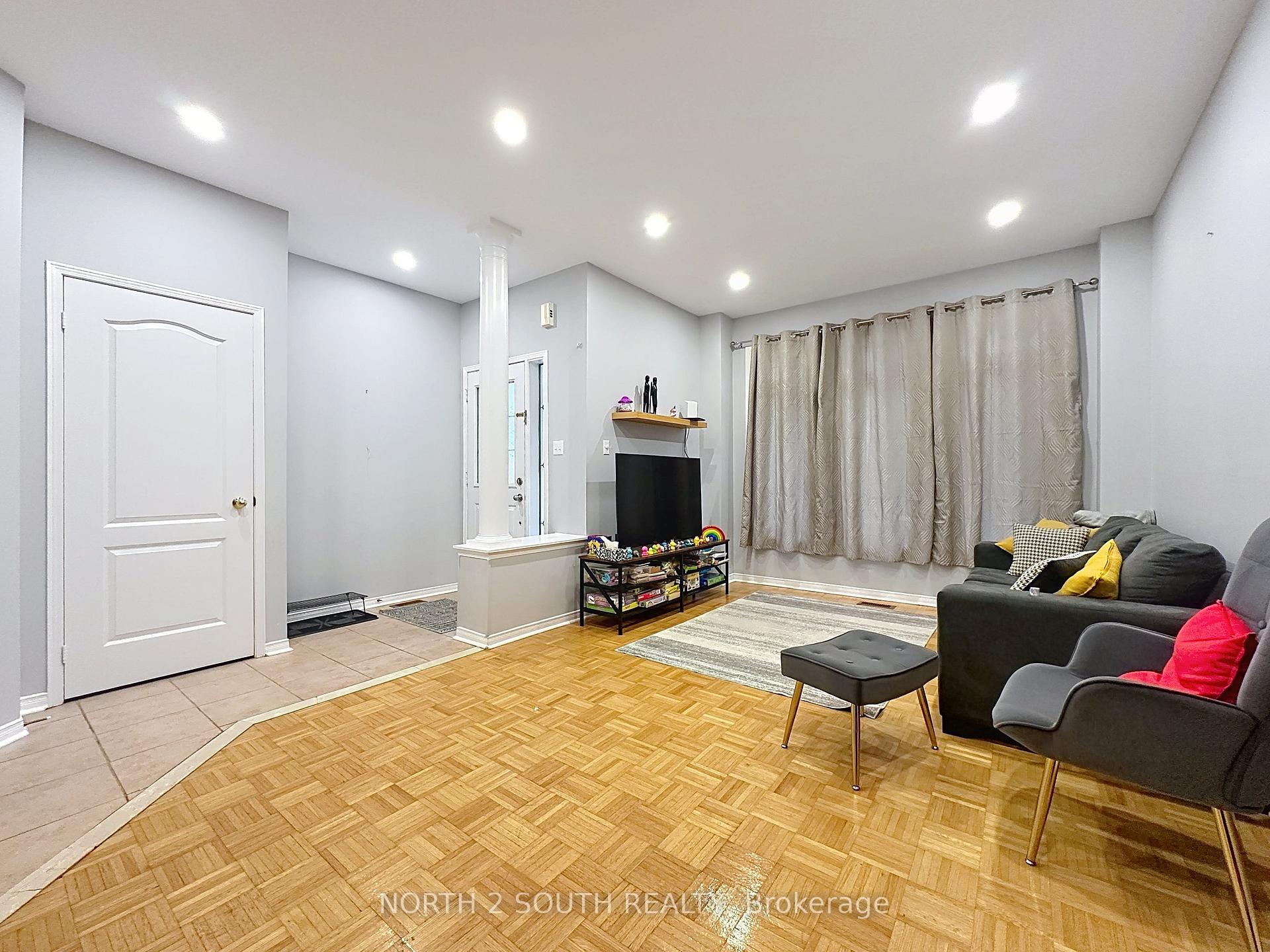Photo 3 of 5 Bellagio Crescent, Vaughan, Patterson — HOMEH