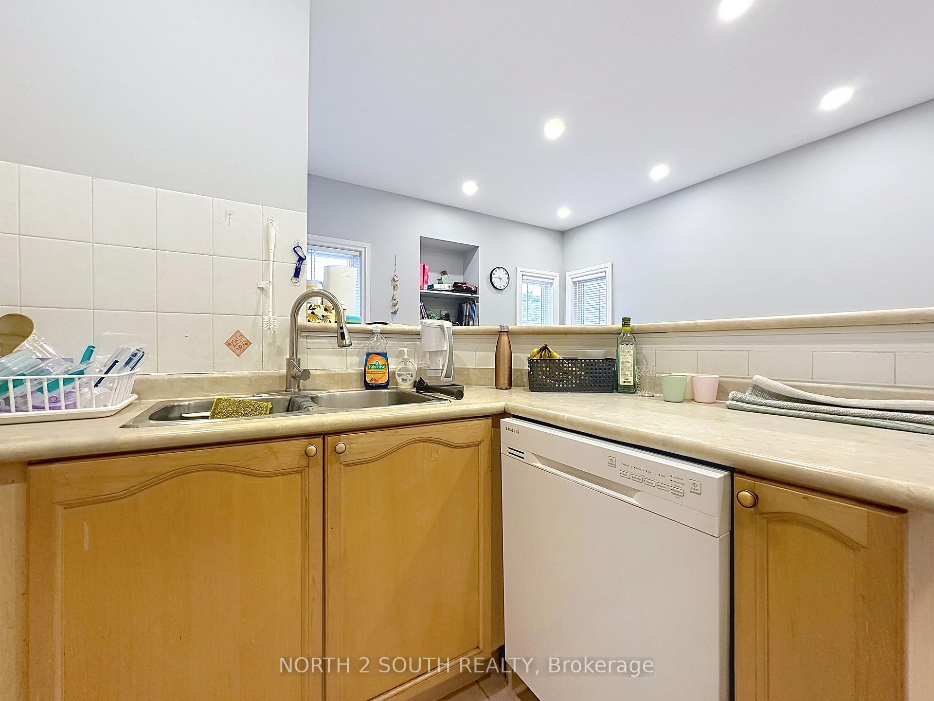 Photo 9 of 5 Bellagio Crescent, Vaughan, Patterson — HOMEH