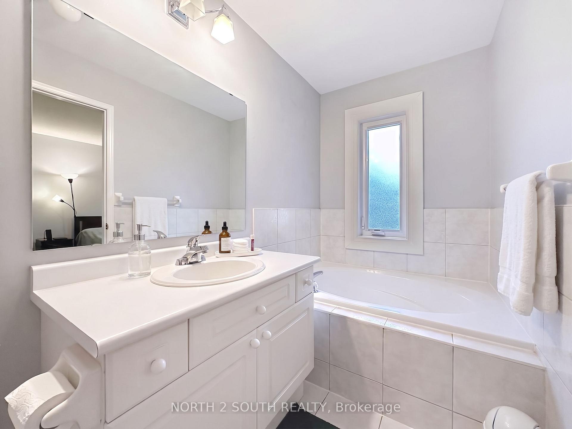Photo 15 of 5 Bellagio Crescent, Vaughan, Patterson — HOMEH
