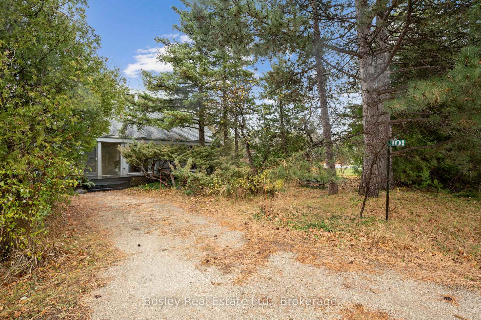 Photo 3 of 101 St Moritz Crescent, Blue Mountains — HOMEH