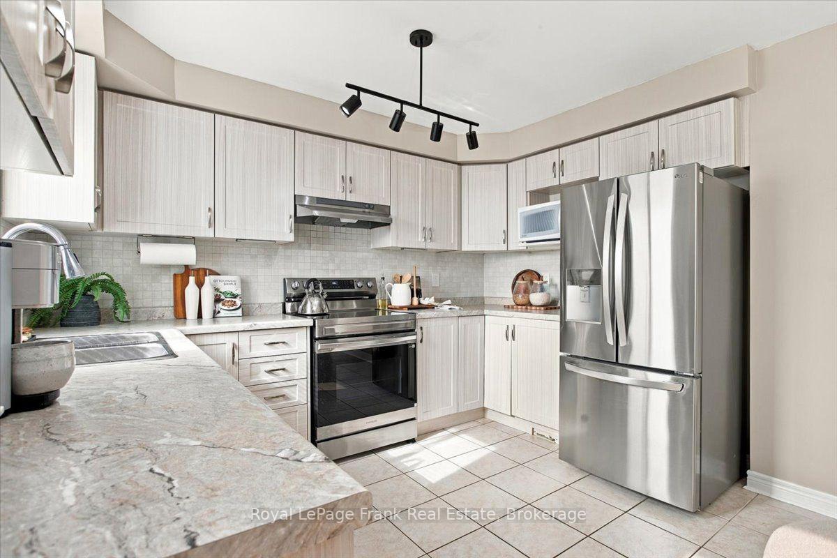 Photo 10 of 34 Freer Crescent, Ajax, Northwest Ajax — HOMEH