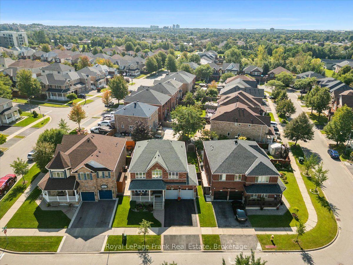 Photo 28 of 34 Freer Crescent, Ajax, Northwest Ajax — HOMEH