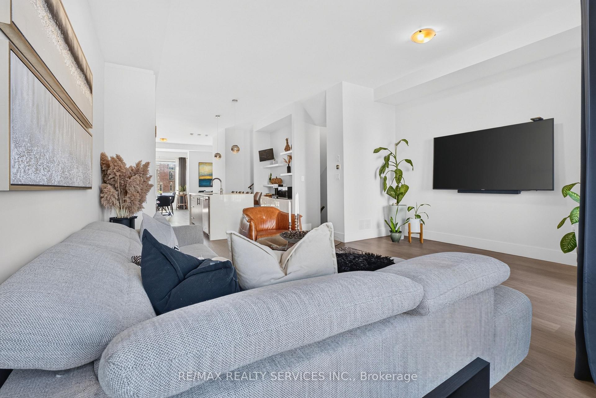 Photo 19 of 3878 Major Mackenzie Drive, Vaughan, Vellore Village — HOMEH