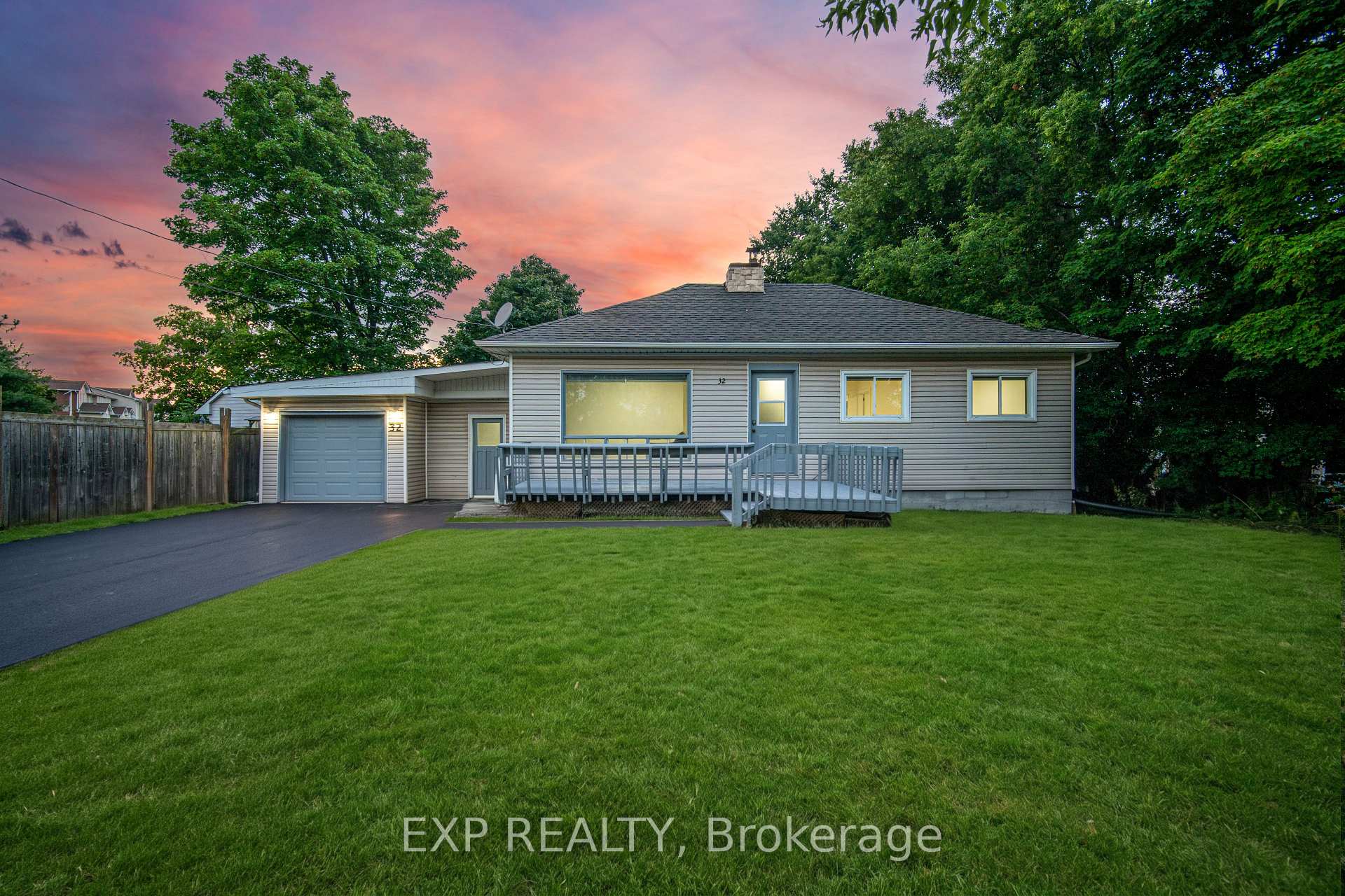 Photo of 32 Maple Avenue E