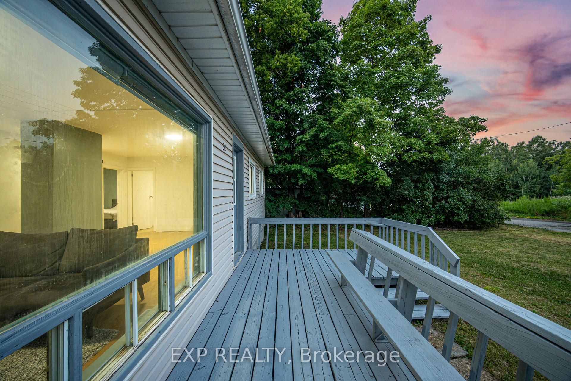 Photo 2 of 32 Maple Avenue E, Halton Hills, Georgetown — HOMEH