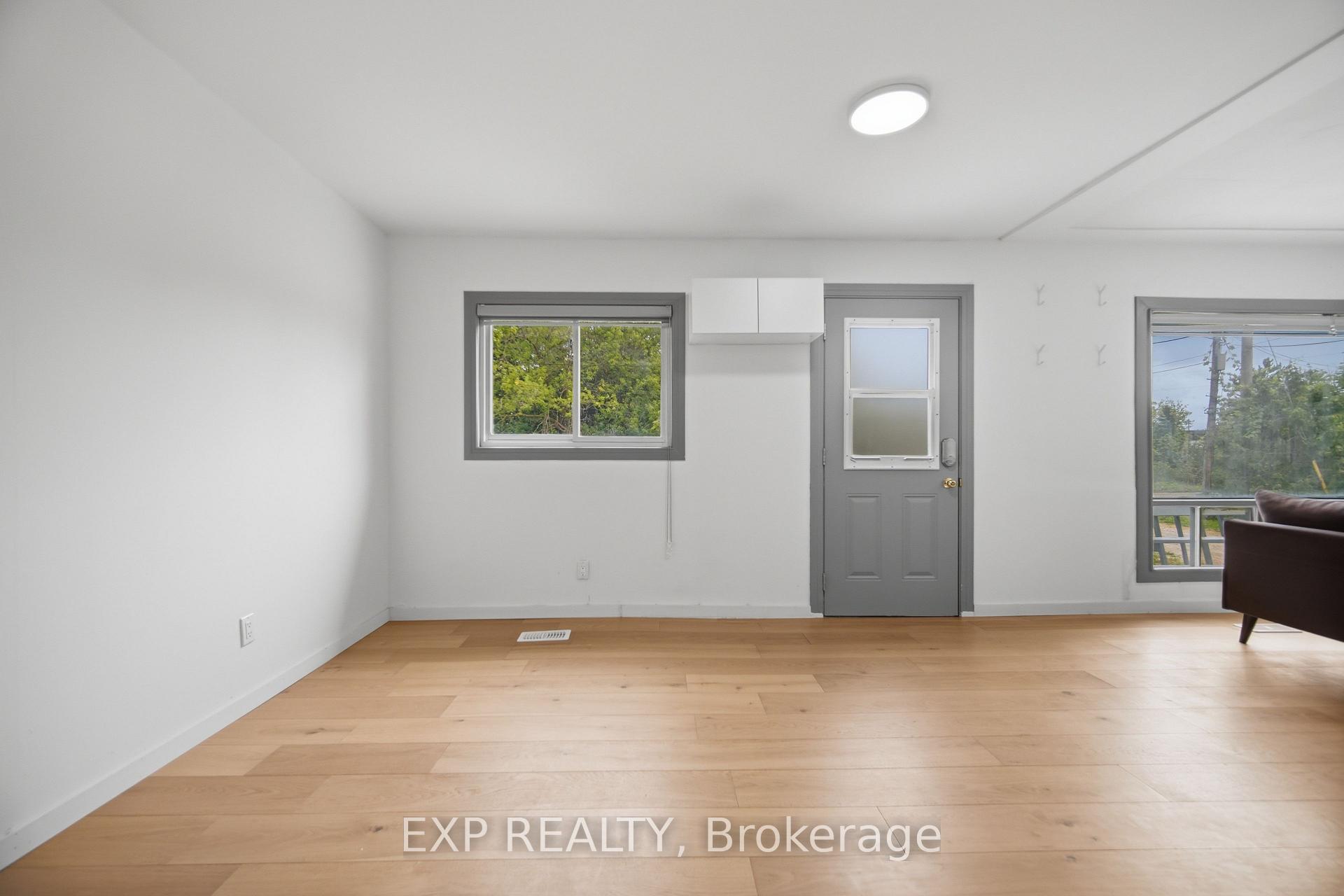 Photo 5 of 32 Maple Avenue E, Halton Hills, Georgetown — HOMEH