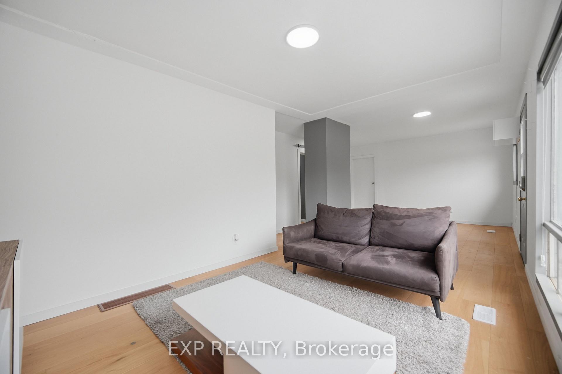 Photo 10 of 32 Maple Avenue E, Halton Hills, Georgetown — HOMEH