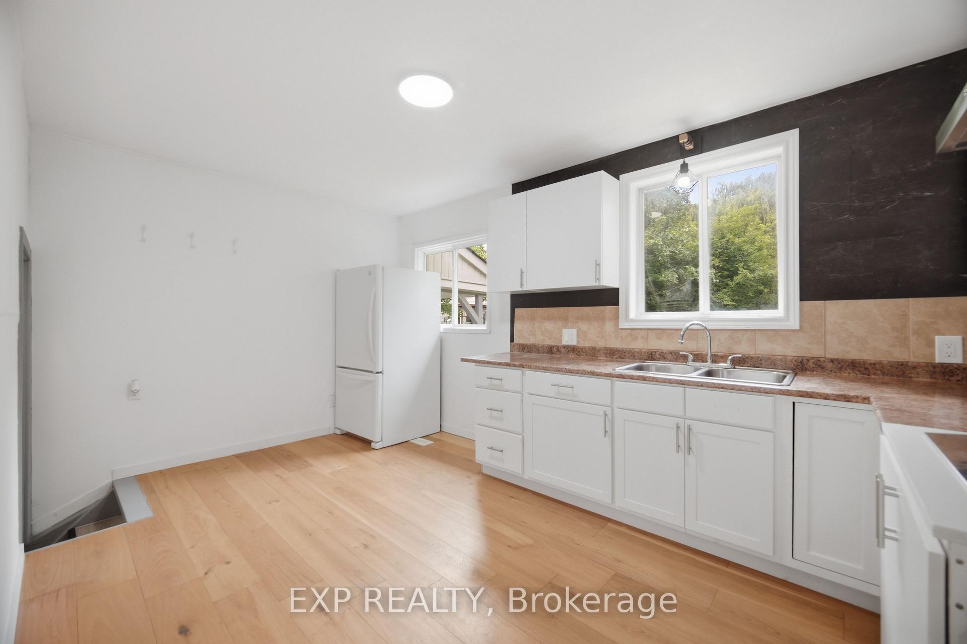 Photo 12 of 32 Maple Avenue E, Halton Hills, Georgetown — HOMEH