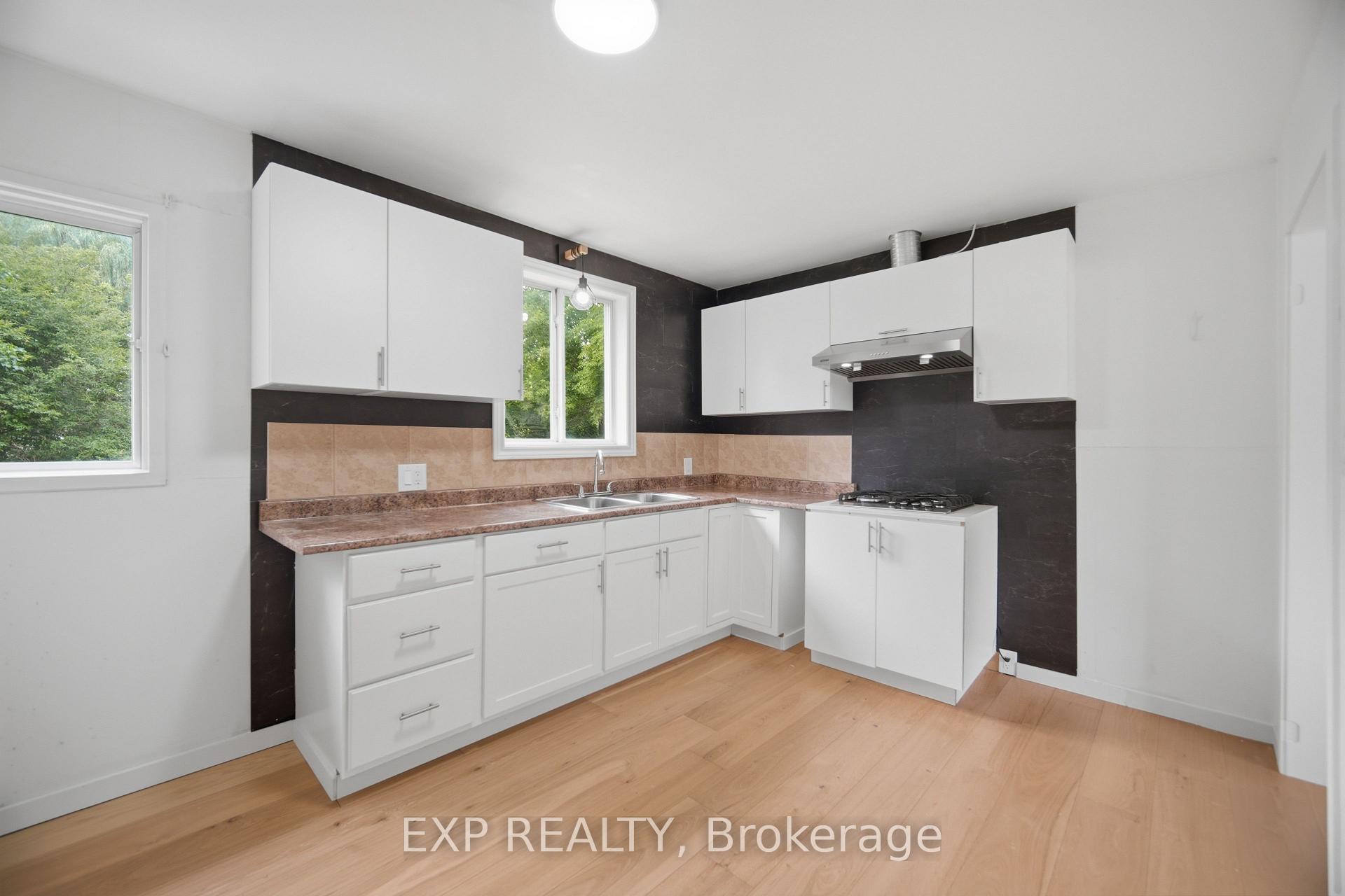 Photo 13 of 32 Maple Avenue E, Halton Hills, Georgetown — HOMEH