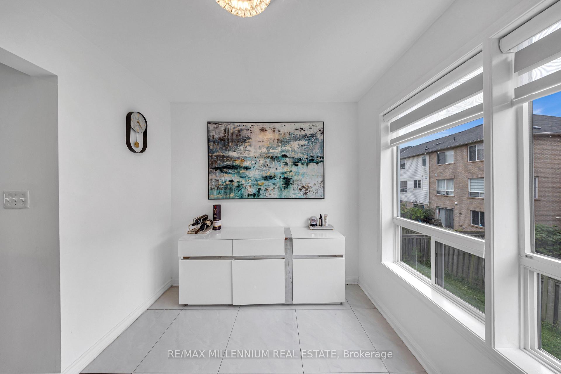 Photo 6 of 39 Decker Hollow Circle, Brampton, Credit Valley — HOMEH