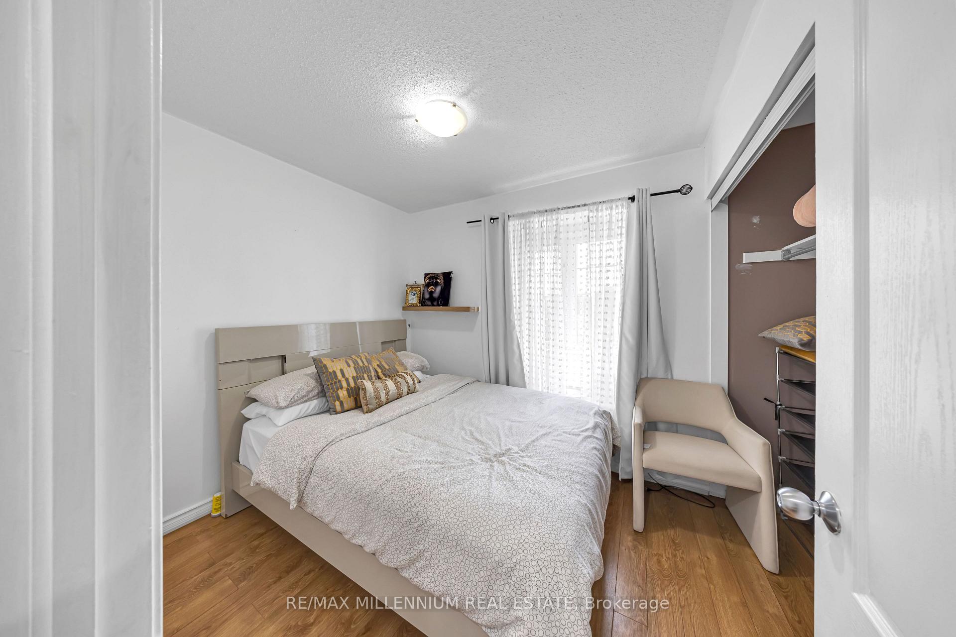 Photo 12 of 39 Decker Hollow Circle, Brampton, Credit Valley — HOMEH