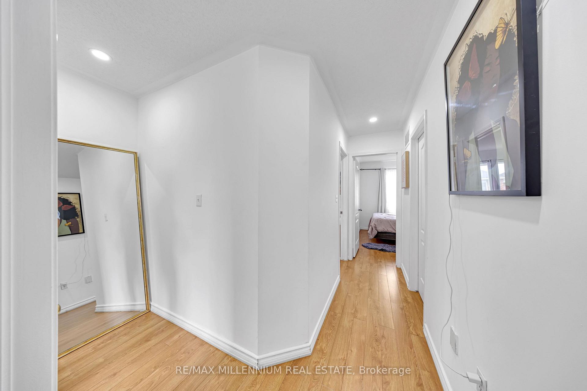 Photo 14 of 39 Decker Hollow Circle, Brampton, Credit Valley — HOMEH