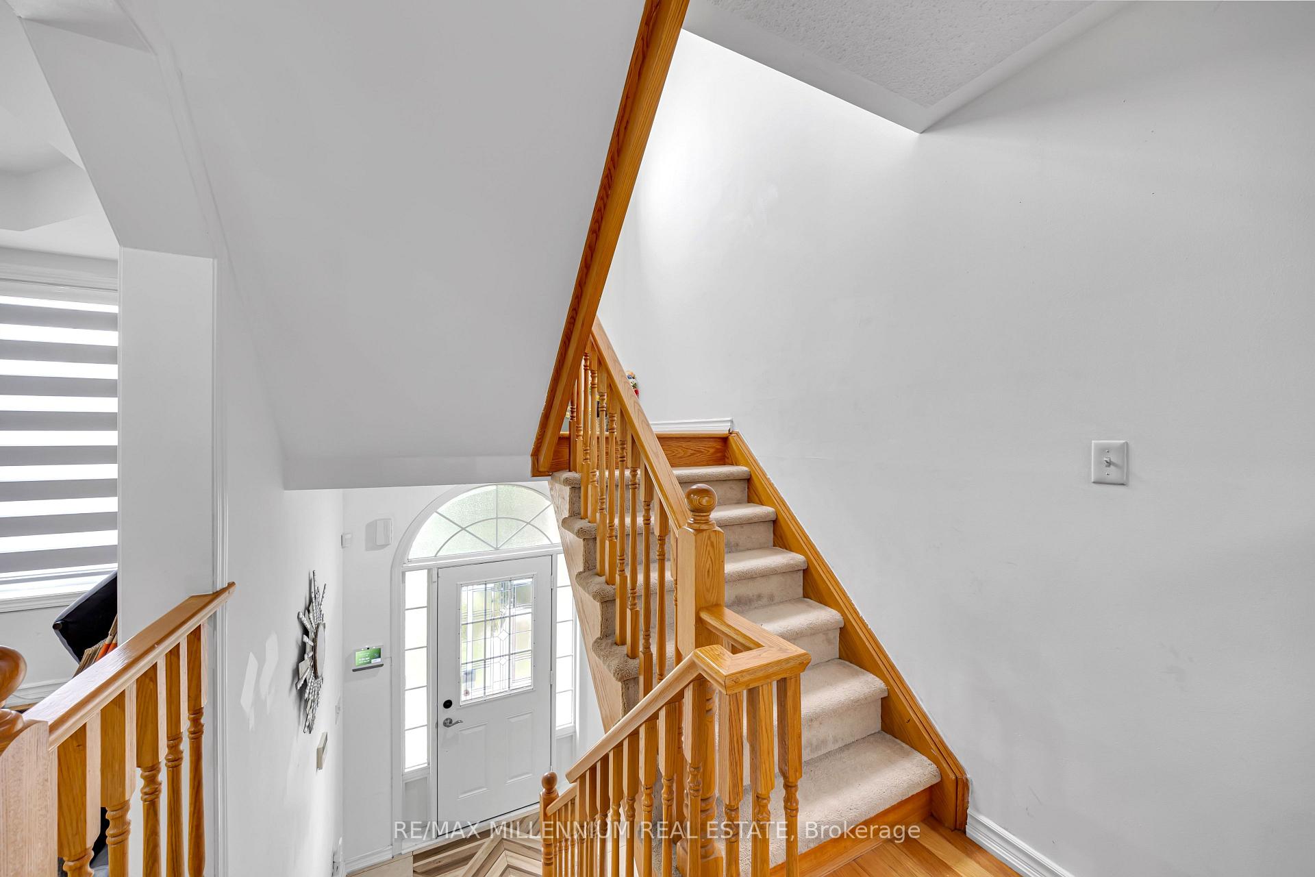 Photo 16 of 39 Decker Hollow Circle, Brampton, Credit Valley — HOMEH