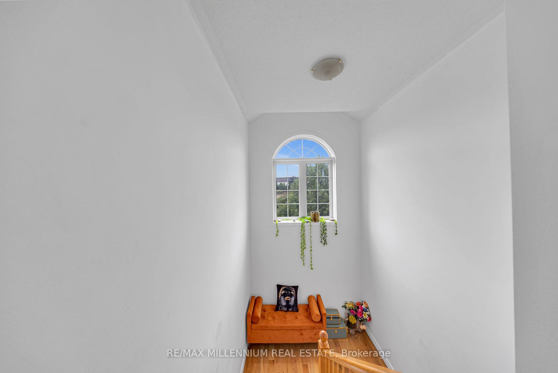 Photo 17 of 39 Decker Hollow Circle, Brampton, Credit Valley — HOMEH