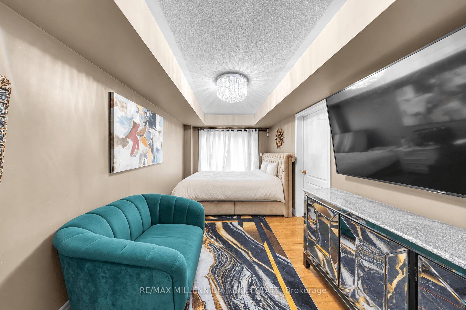 Photo 18 of 39 Decker Hollow Circle, Brampton, Credit Valley — HOMEH