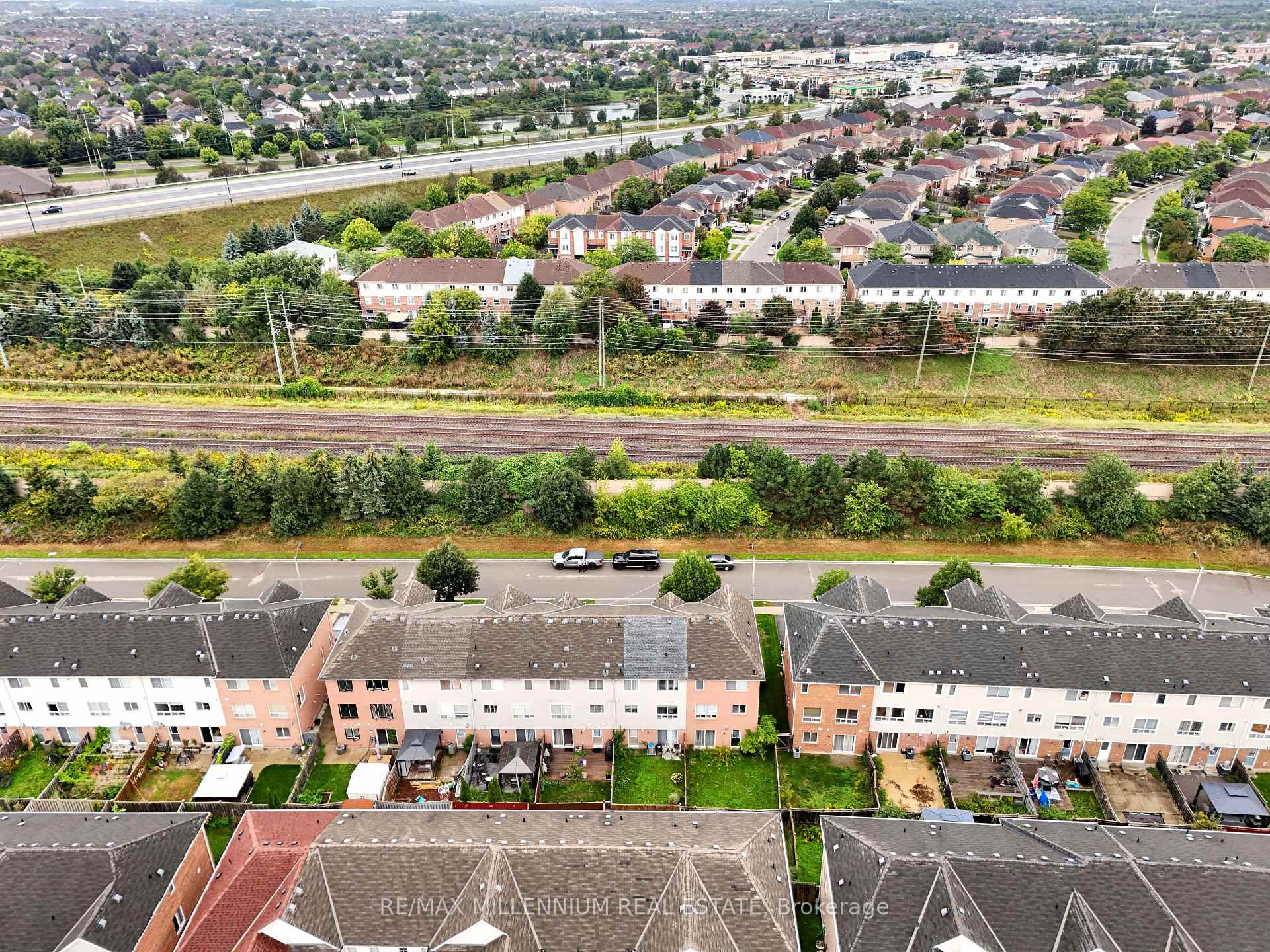 Photo 21 of 39 Decker Hollow Circle, Brampton, Credit Valley — HOMEH