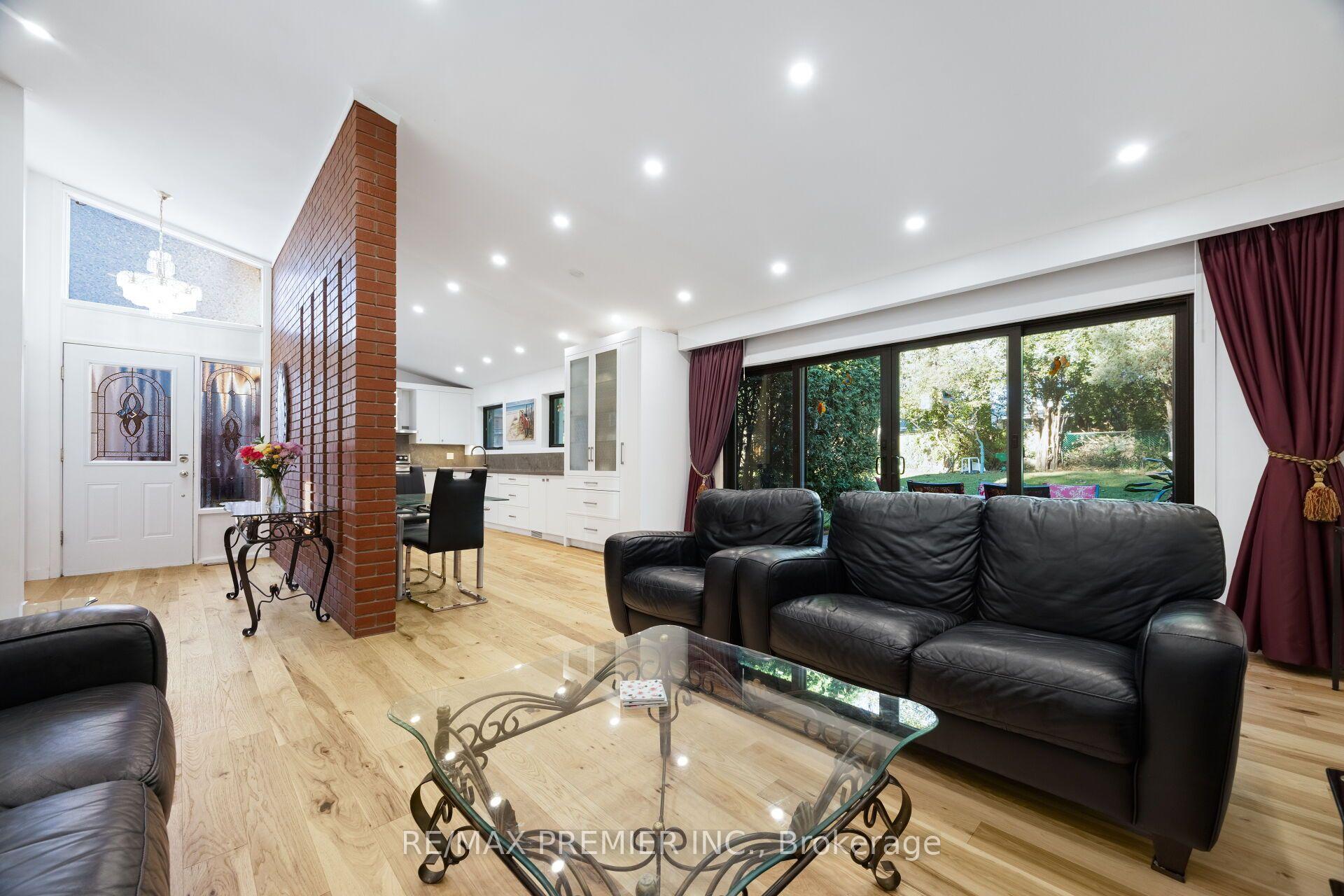 Photo 9 of 9 Adeline Court, Etobicoke, Mount Olive-Silverstone-Jamestown — HOMEH