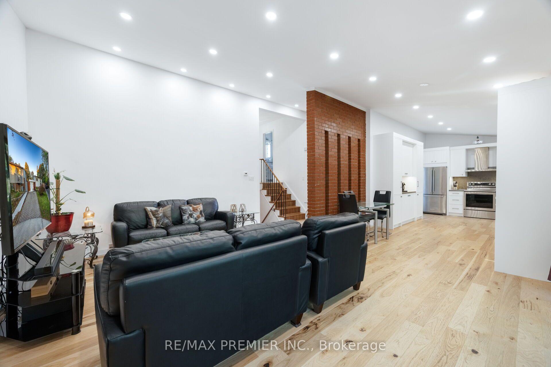 Photo 11 of 9 Adeline Court, Etobicoke, Mount Olive-Silverstone-Jamestown — HOMEH