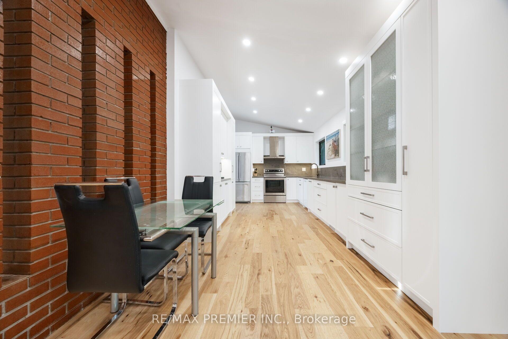Photo 12 of 9 Adeline Court, Etobicoke, Mount Olive-Silverstone-Jamestown — HOMEH