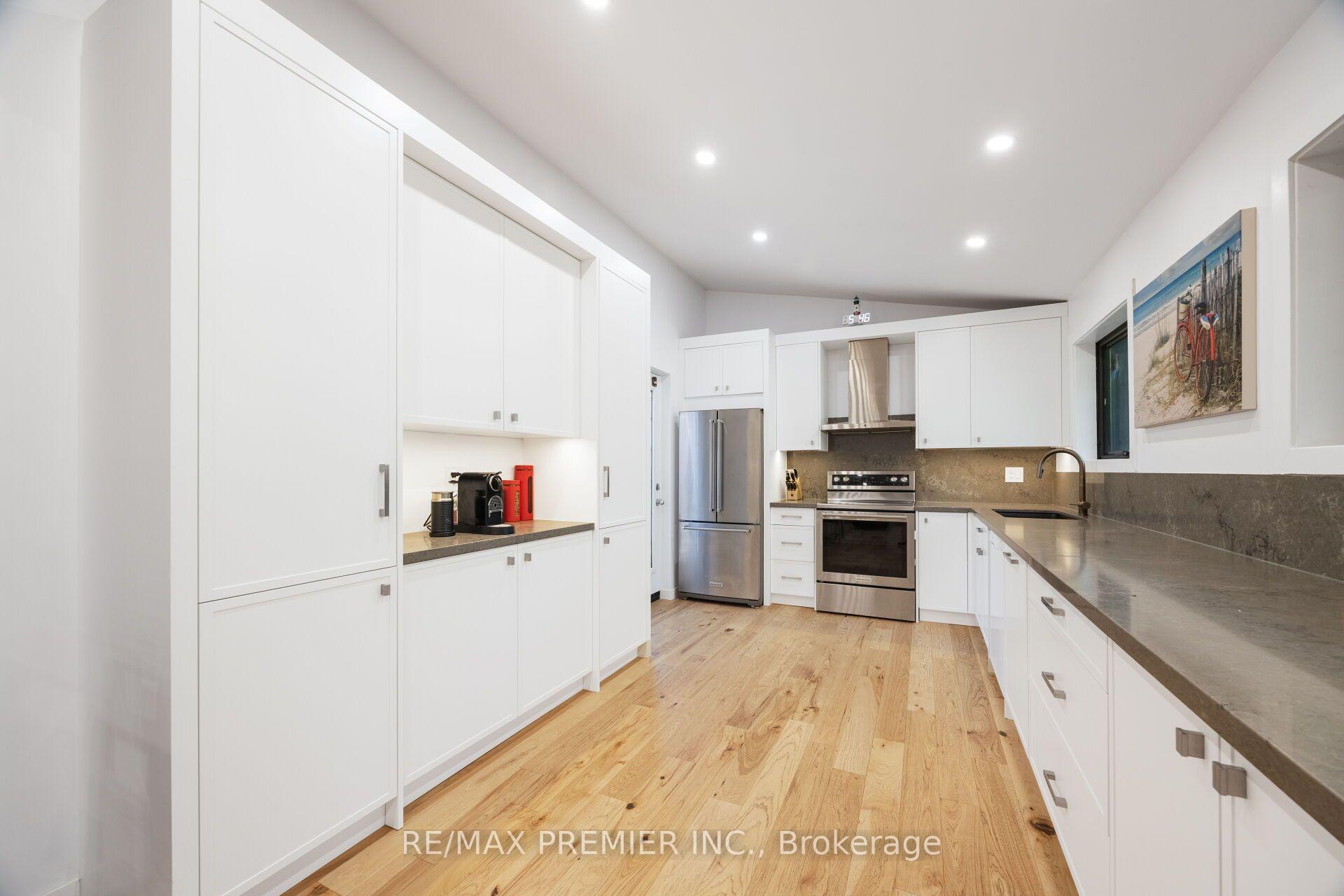 Photo 14 of 9 Adeline Court, Etobicoke, Mount Olive-Silverstone-Jamestown — HOMEH