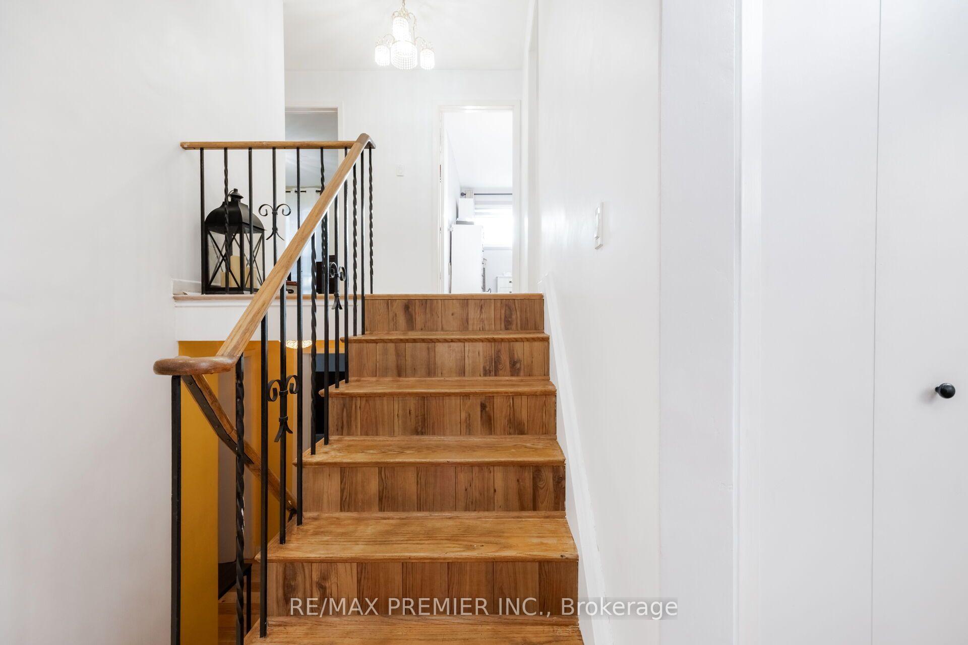 Photo 25 of 9 Adeline Court, Etobicoke, Mount Olive-Silverstone-Jamestown — HOMEH