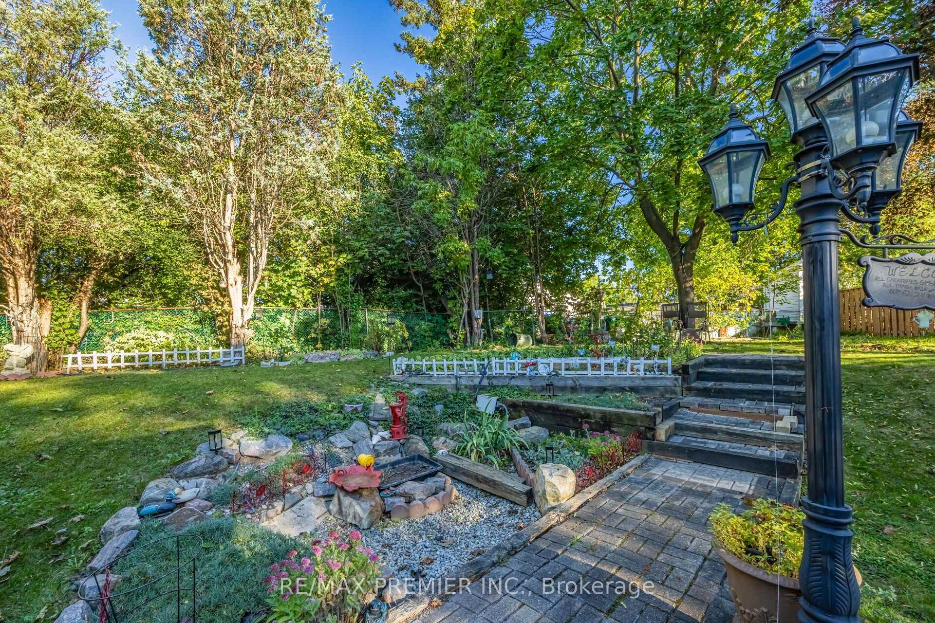 Photo 40 of 9 Adeline Court, Etobicoke, Mount Olive-Silverstone-Jamestown — HOMEH
