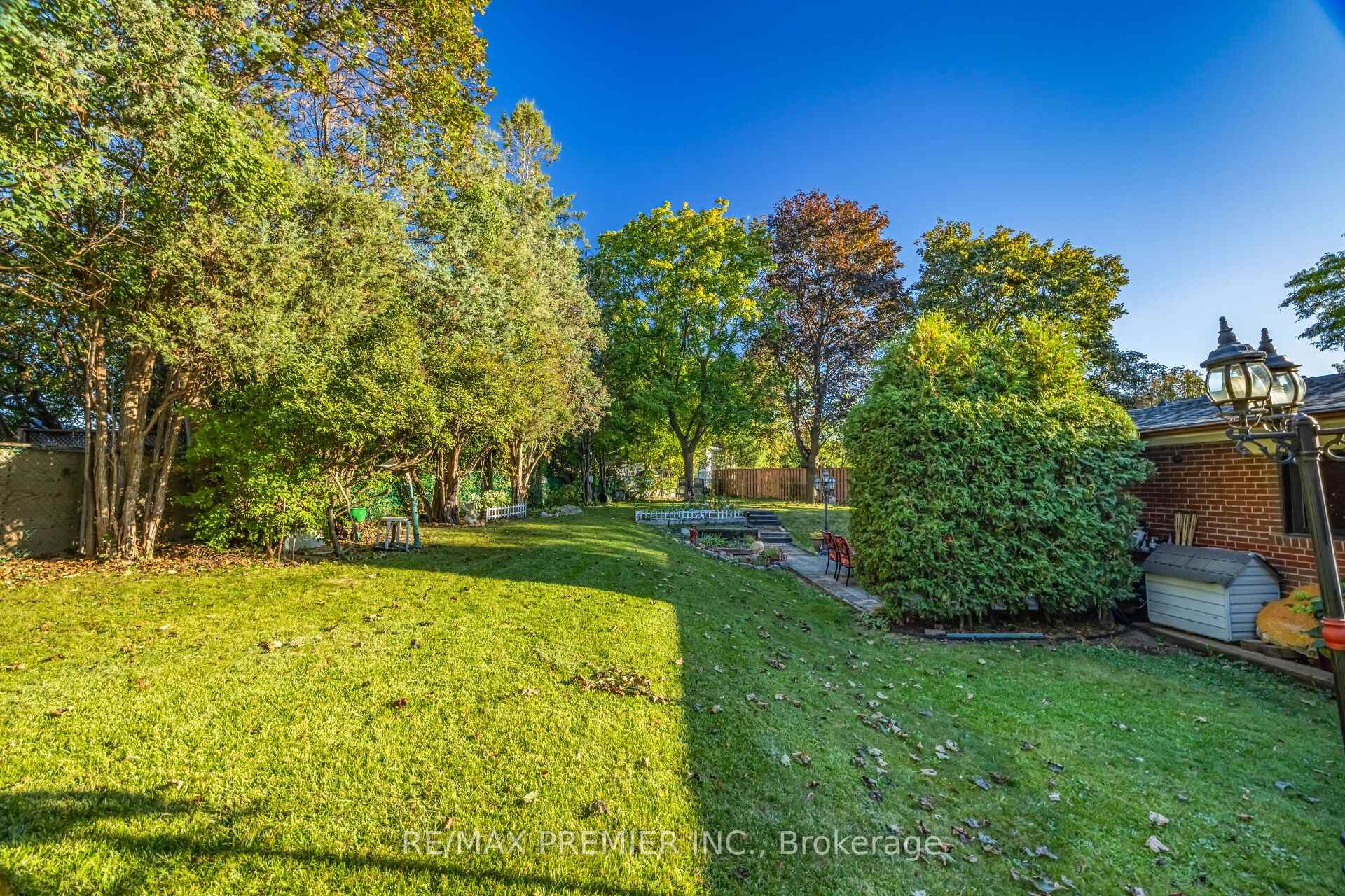 Photo 43 of 9 Adeline Court, Etobicoke, Mount Olive-Silverstone-Jamestown — HOMEH