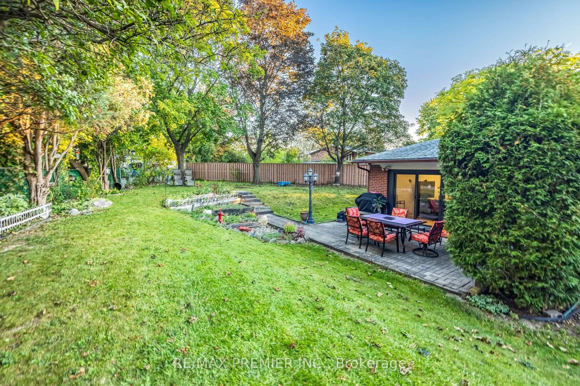 Photo 48 of 9 Adeline Court, Etobicoke, Mount Olive-Silverstone-Jamestown — HOMEH