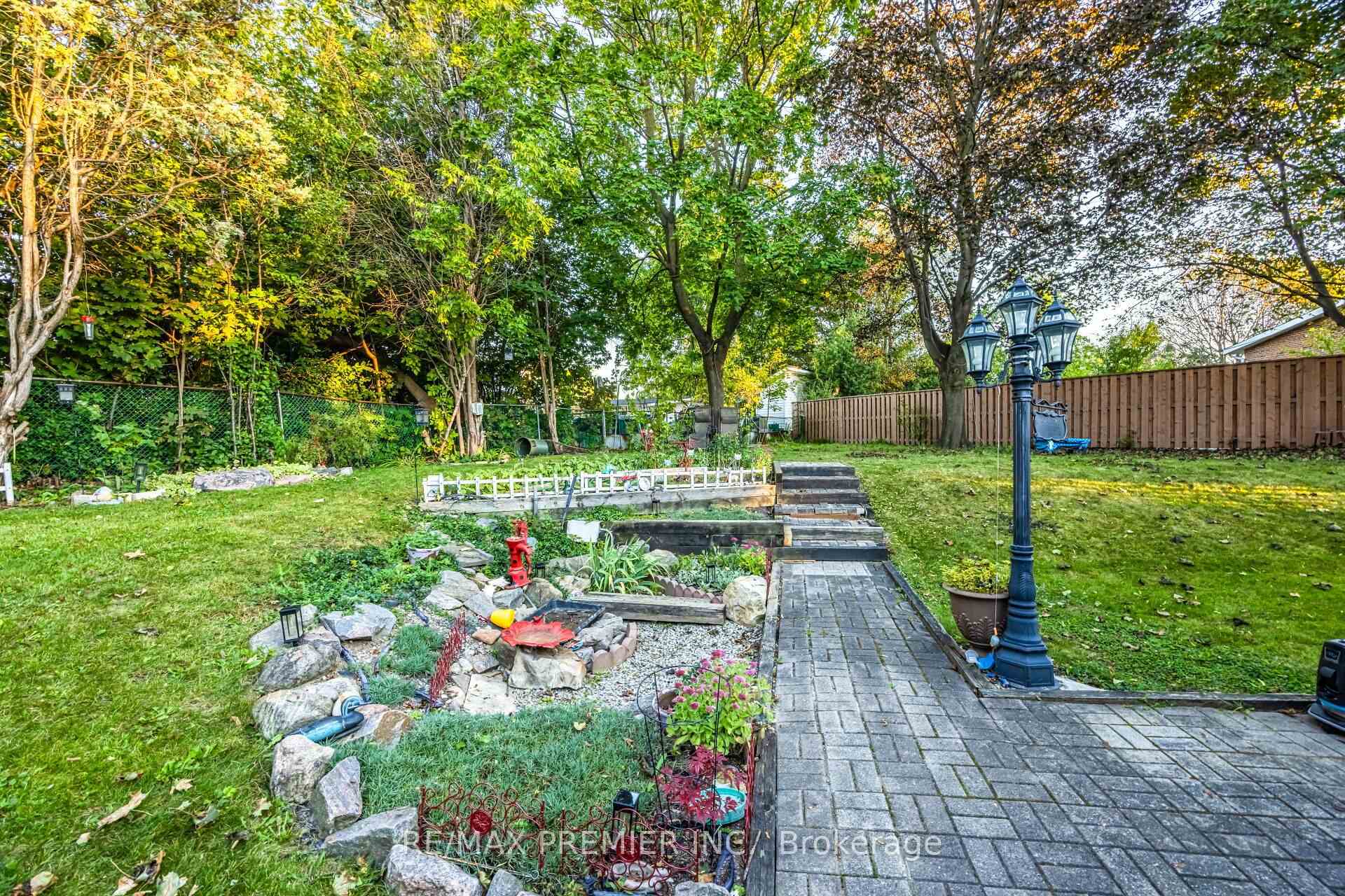 Photo 49 of 9 Adeline Court, Etobicoke, Mount Olive-Silverstone-Jamestown — HOMEH
