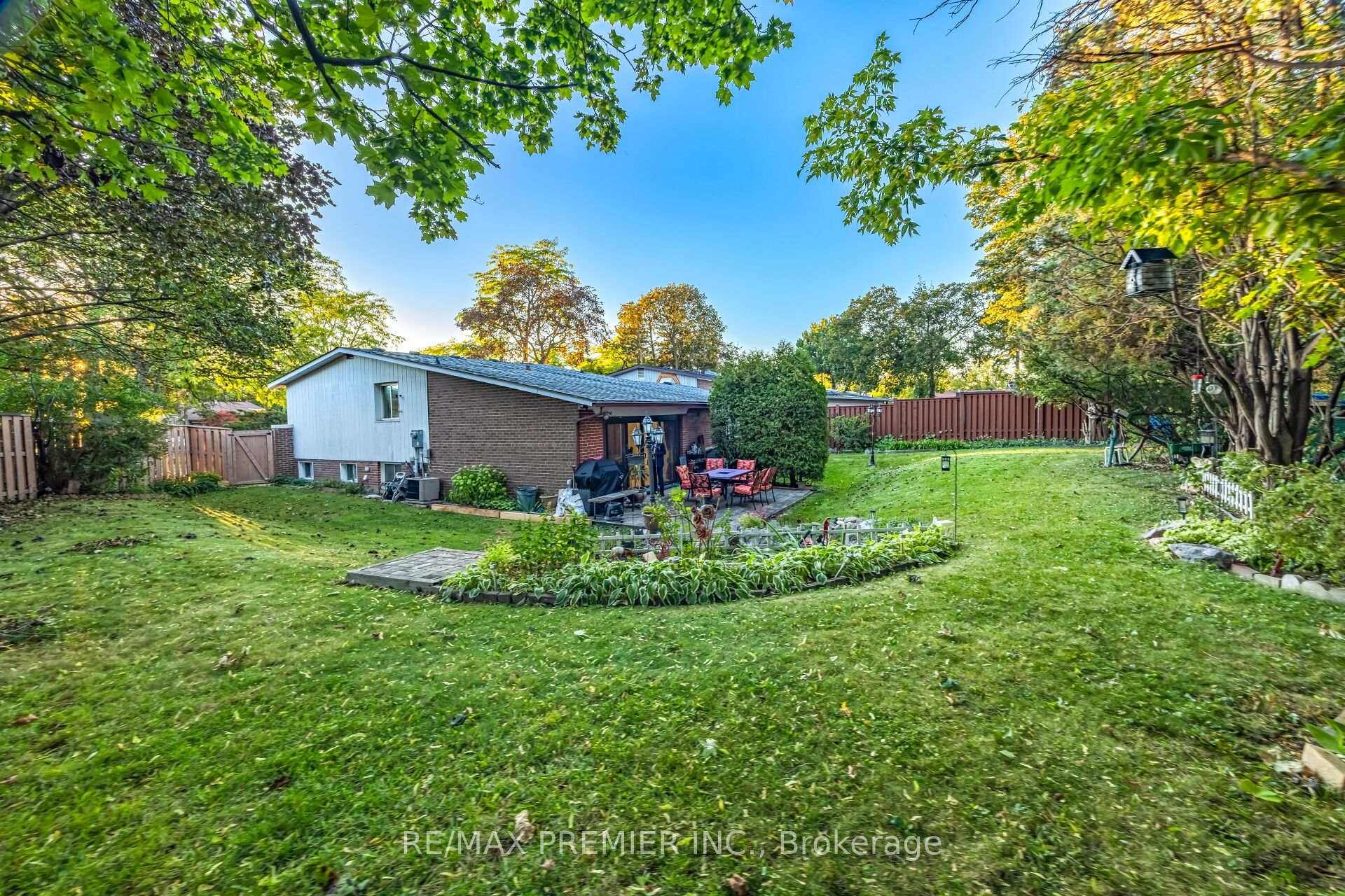 Photo 50 of 9 Adeline Court, Etobicoke, Mount Olive-Silverstone-Jamestown — HOMEH