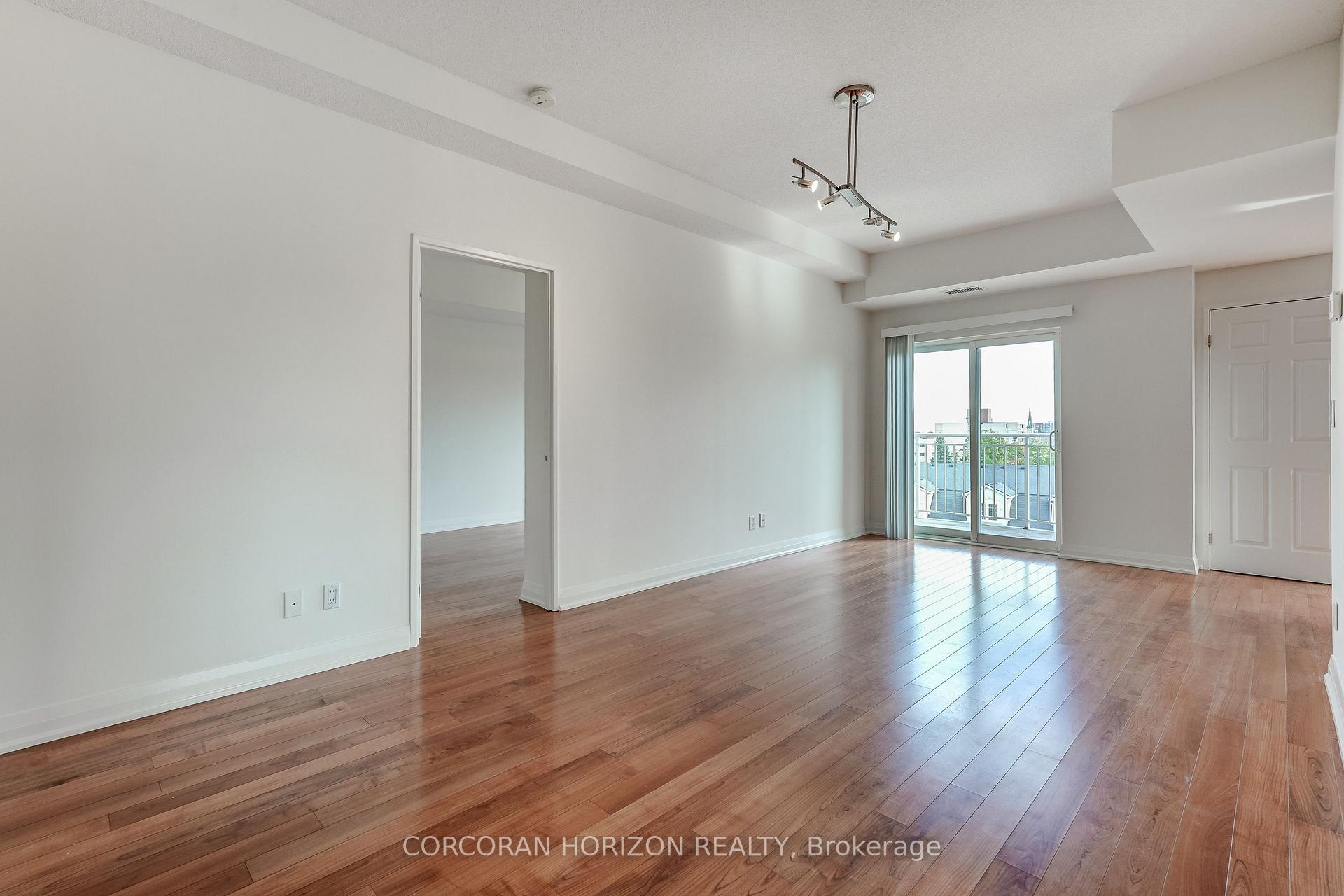 Photo 4 of Unit PH3, 35 Hunt Avenue, Richmond Hill, Mill Pond — HOMEH